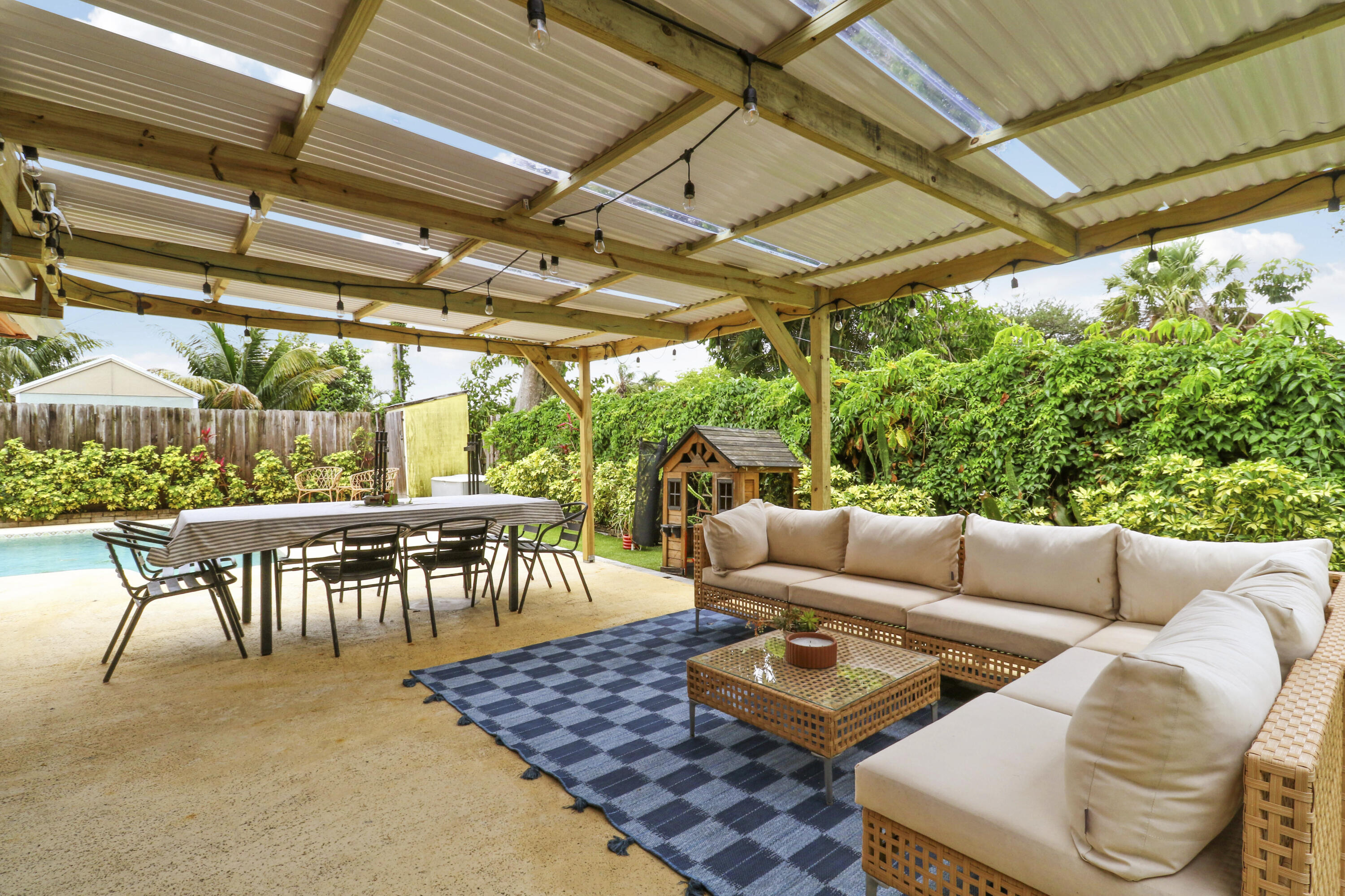 LAKE OSBORNE HILLS - Residential