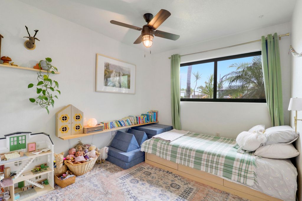 Photo of 1441 Hillcrest Drive, Lake Worth Beach, FL 33461 (MLS # B26025266)