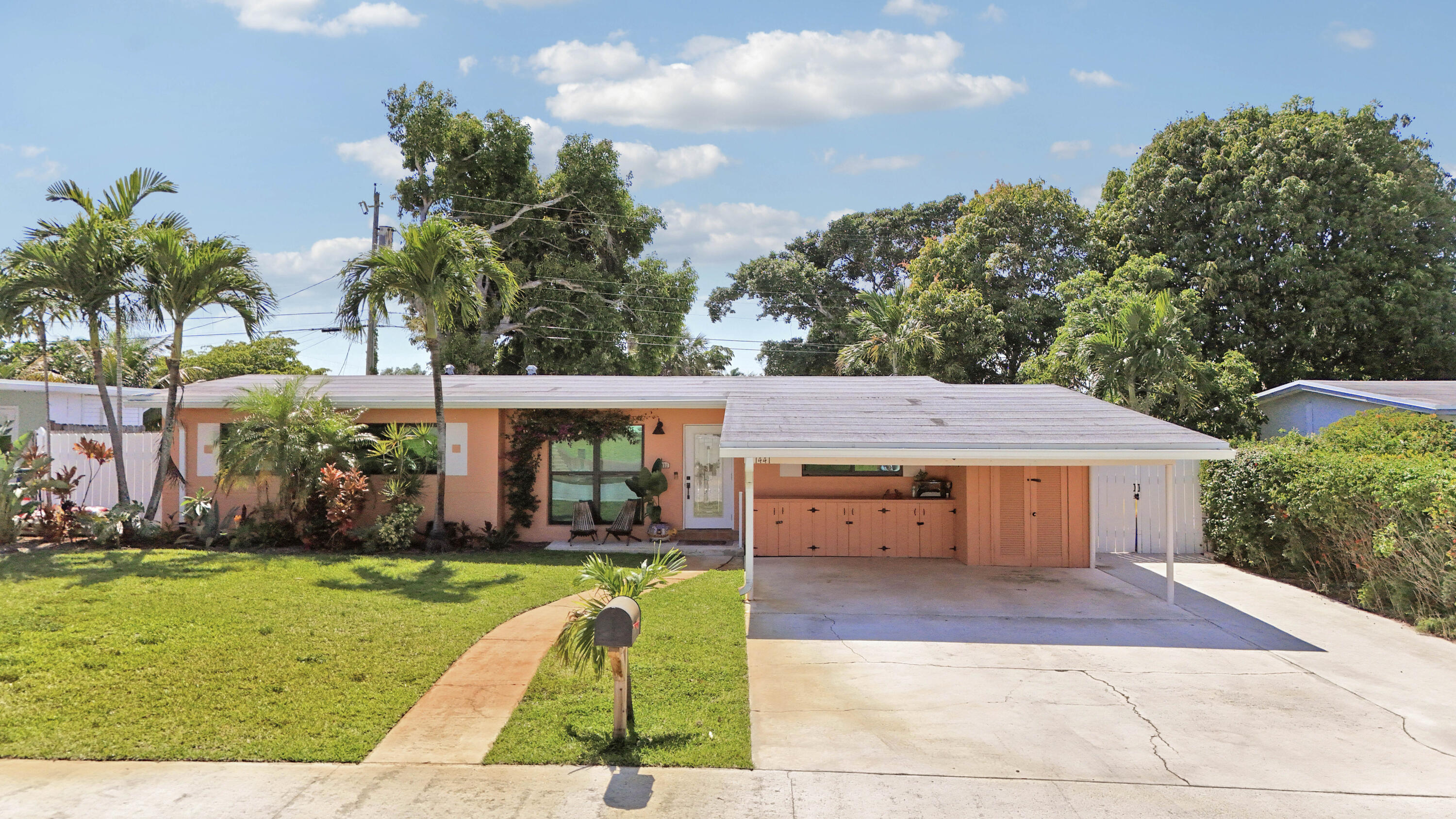 LAKE OSBORNE HILLS - Residential