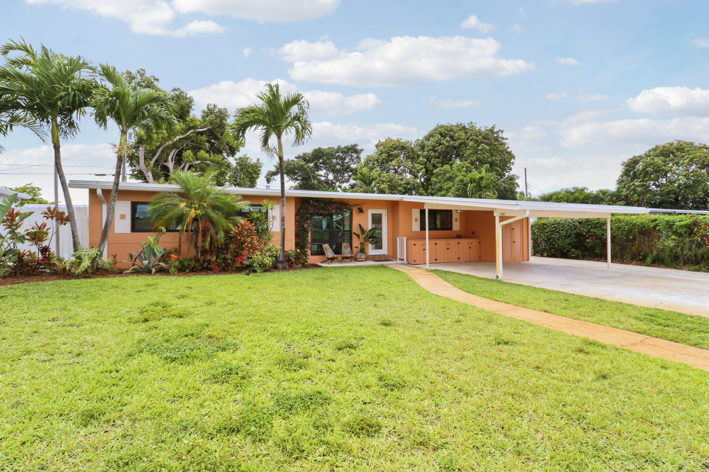 1441 Hillcrest Drive