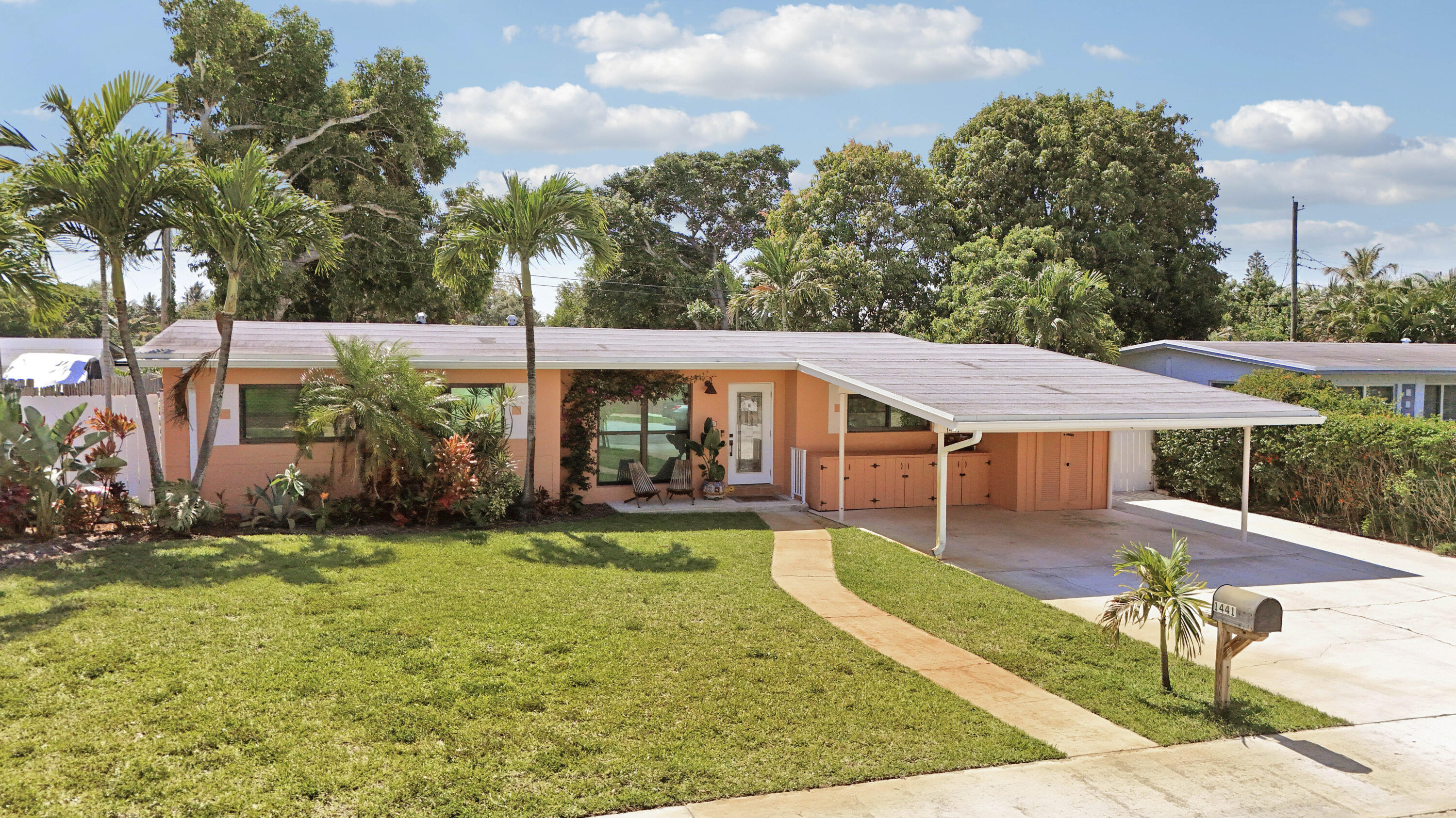LAKE OSBORNE HILLS - Residential