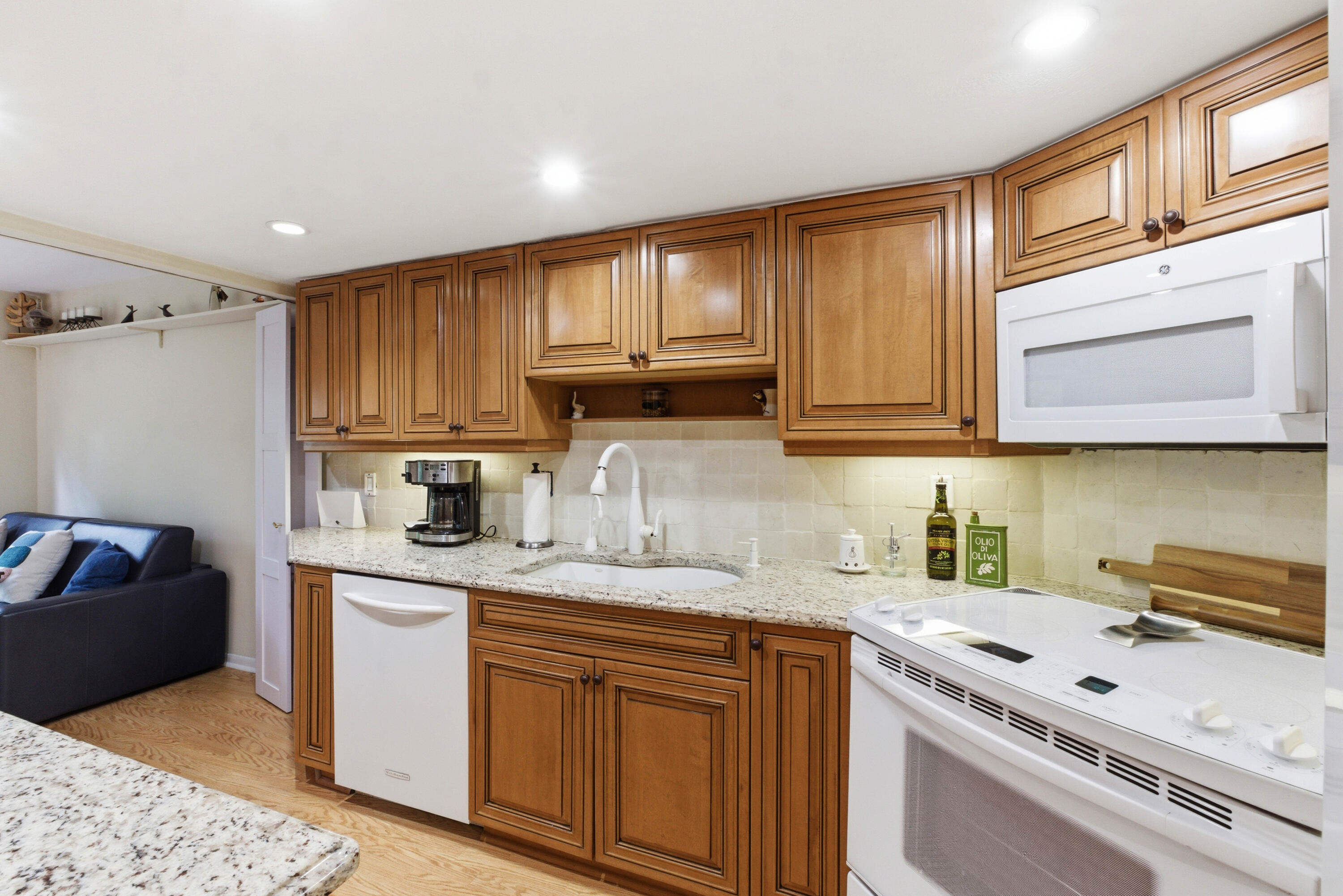 BAYVIEW VILLAGE CONDO - Residential