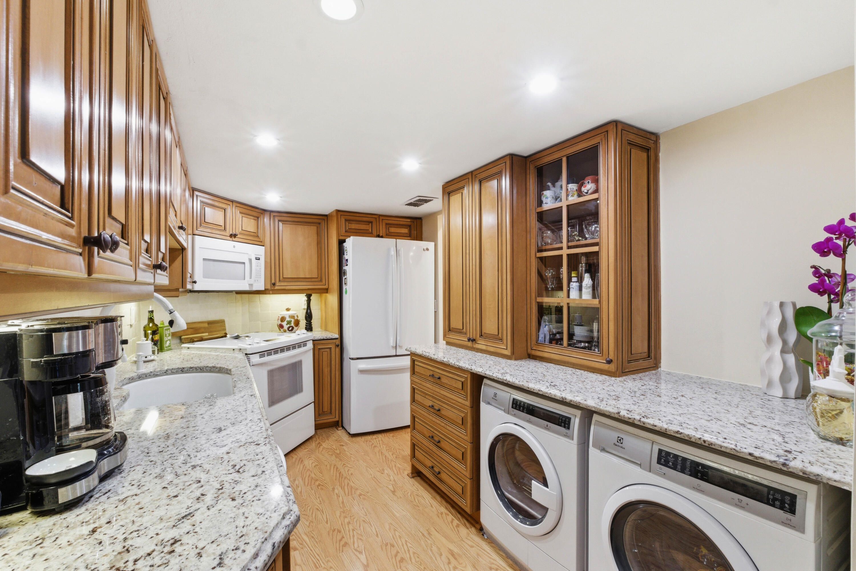 BAYVIEW VILLAGE CONDO - Residential