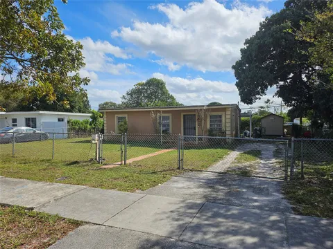 2520 NW 160th St, Miami Gardens, FL MLS: F10488515