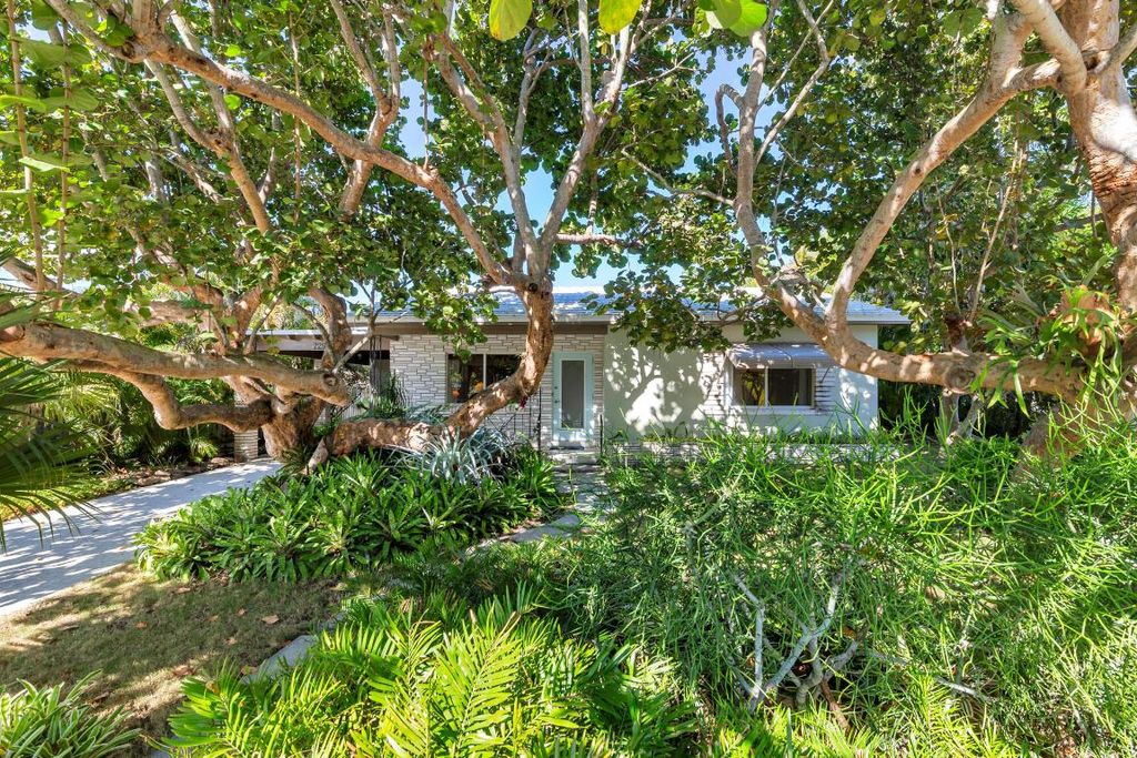 Photo of 729 Flamingo Drive, West Palm Beach, FL 33401 (MLS # R11154078)