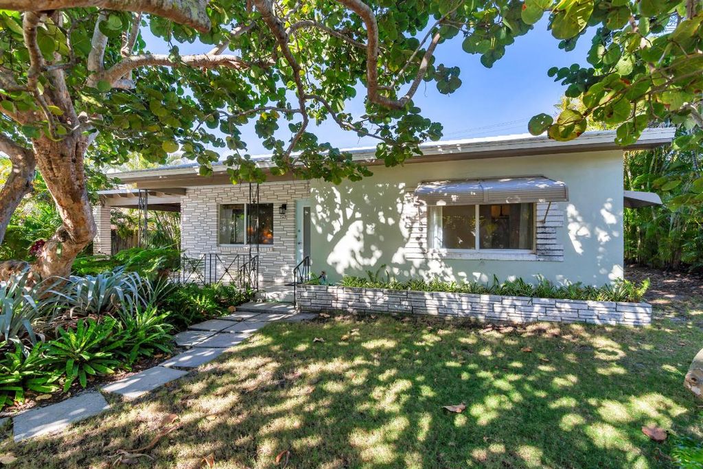 Photo of 729 Flamingo Drive, West Palm Beach, FL 33401 (MLS # R11154078)