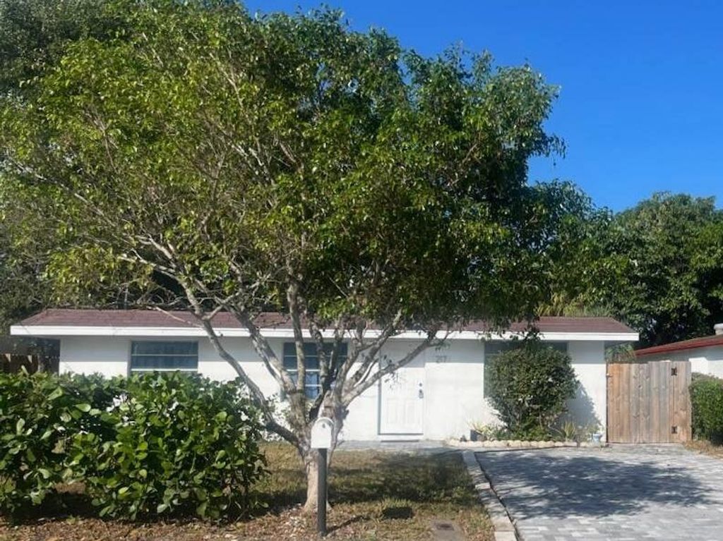 Photo of 217 SW 3rd Court, Deerfield Beach, FL 33441 (MLS # R11145688)
