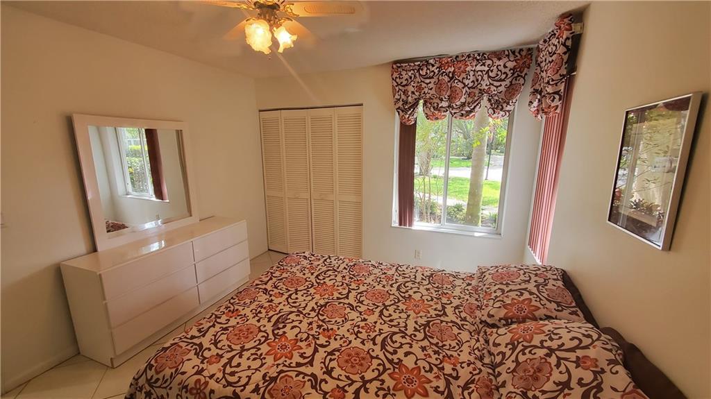 Central Park Lake 137-50 - Residential
