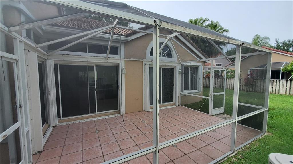 Central Park Lake 137-50 - Residential