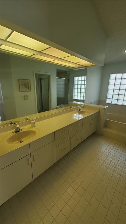 Central Park Lake 137-50 - Residential