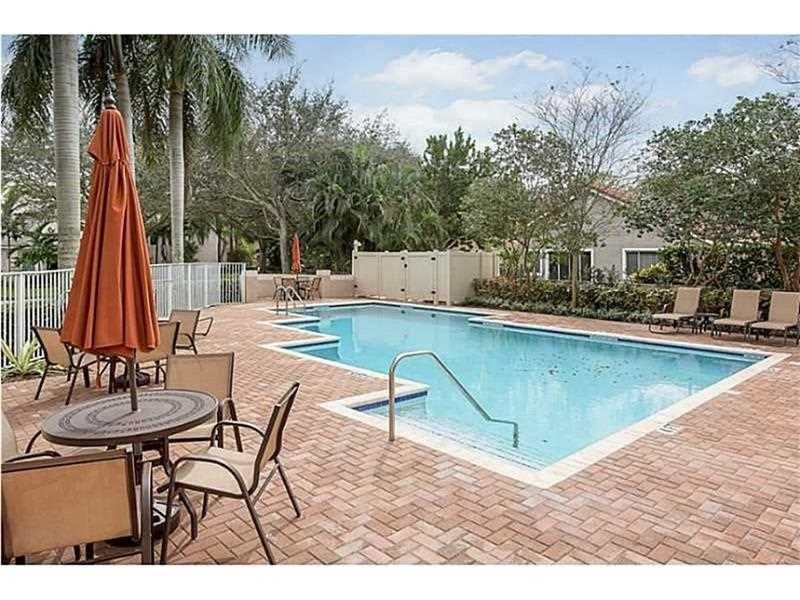 Central Park Lake 137-50 - Residential