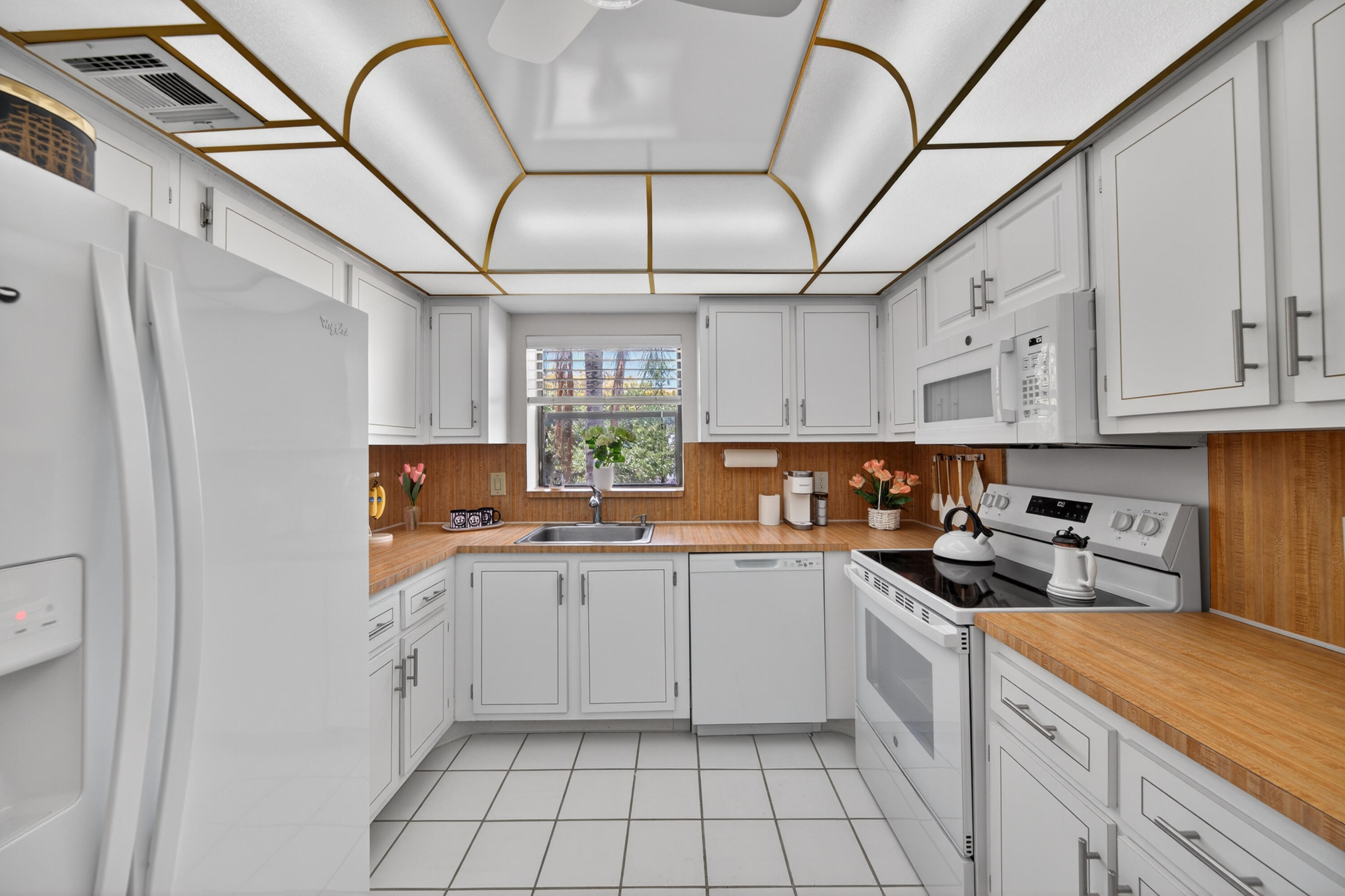 BLDG 7 OF COUNTRY CLUB APTS AT BONAVENTURE AT 32 - Residential