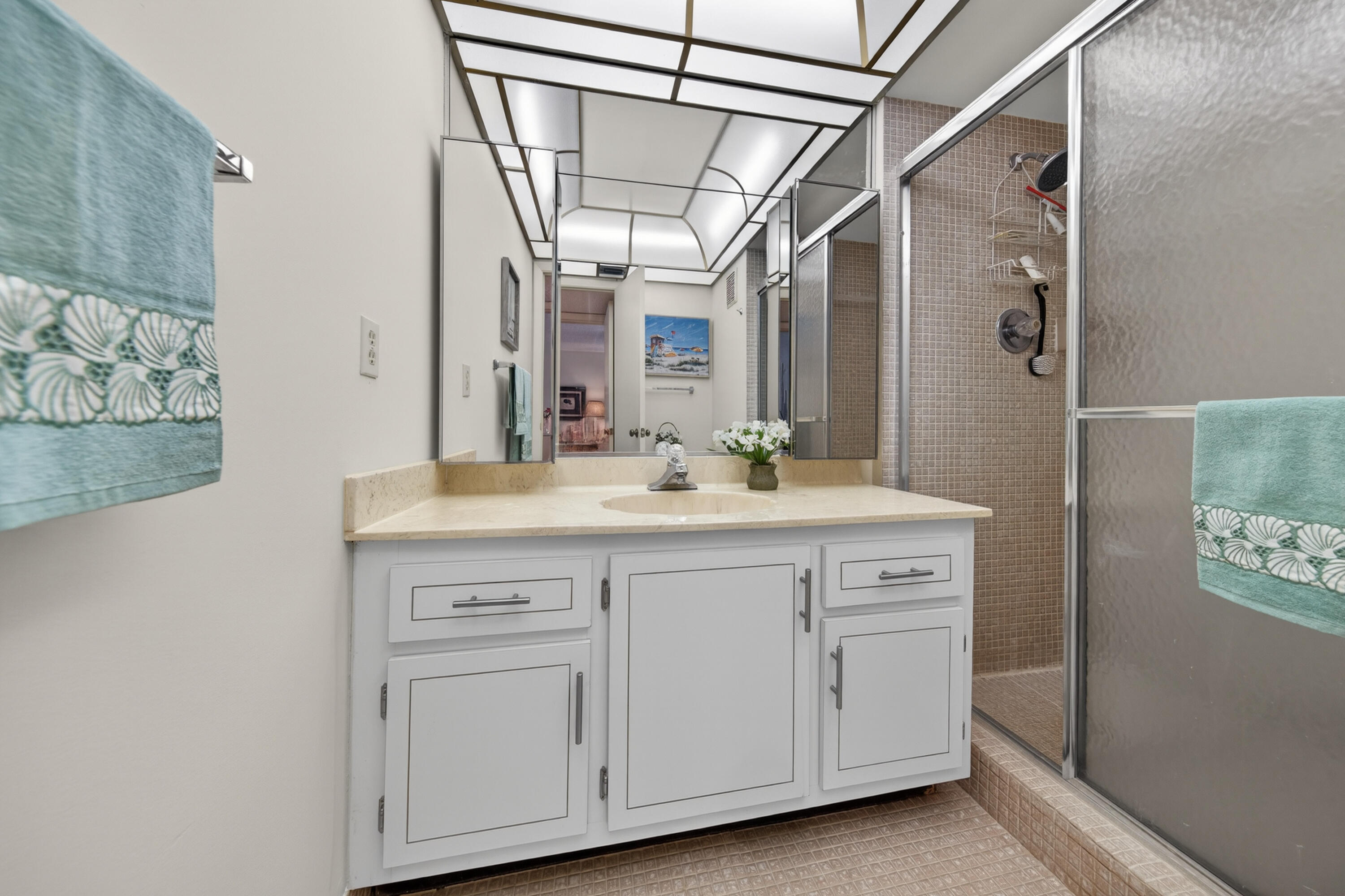 BLDG 7 OF COUNTRY CLUB APTS AT BONAVENTURE AT 32 - Residential