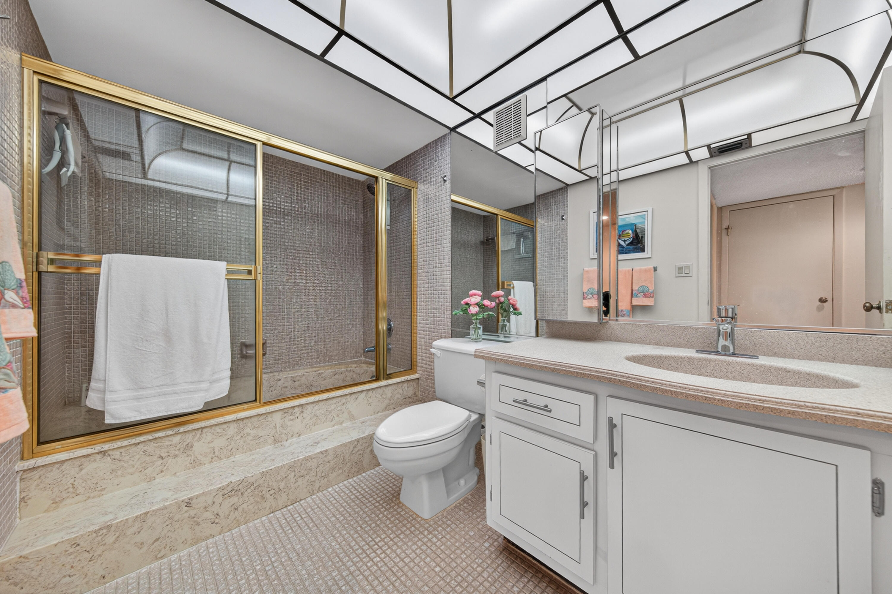 BLDG 7 OF COUNTRY CLUB APTS AT BONAVENTURE AT 32 - Residential