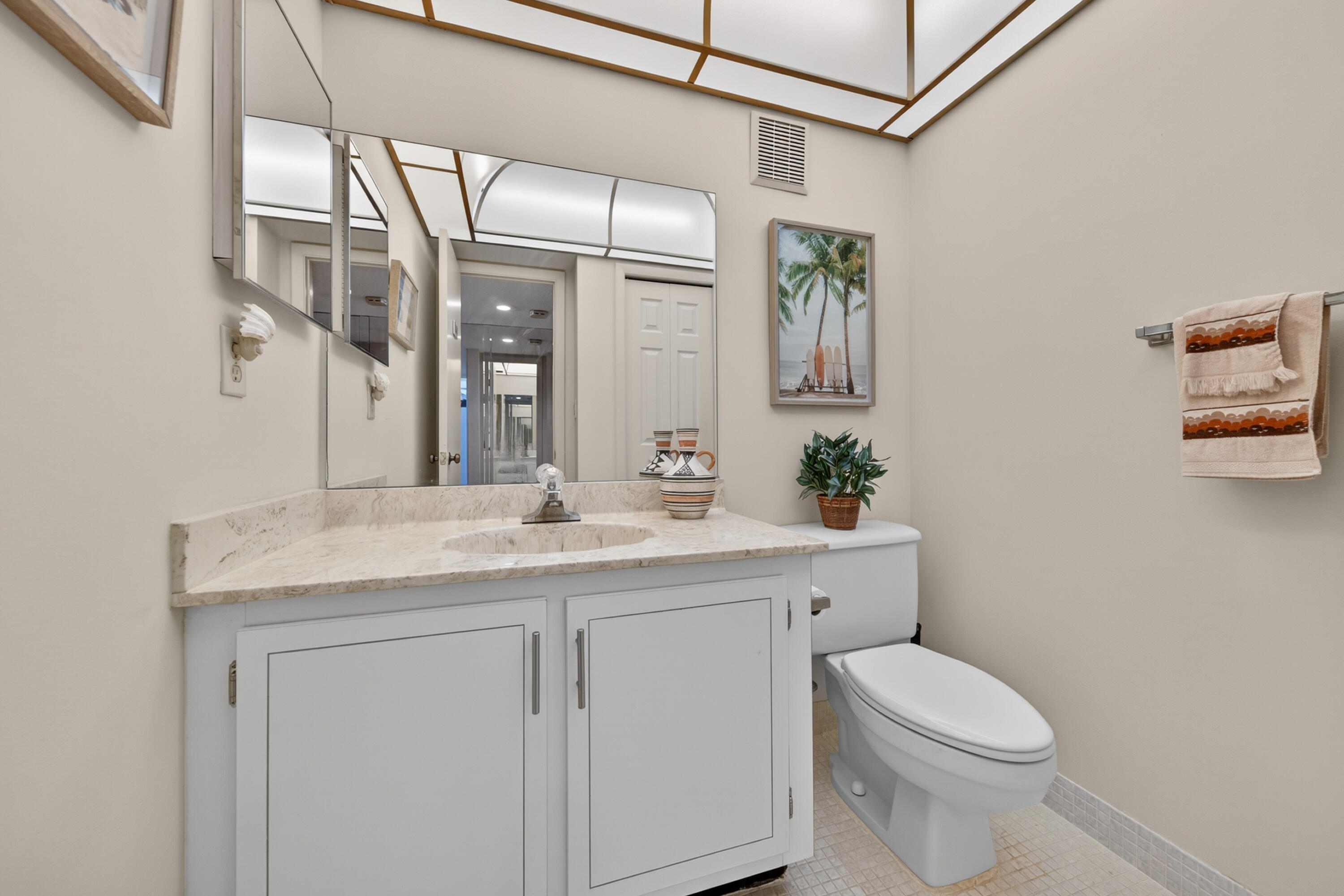 BLDG 7 OF COUNTRY CLUB APTS AT BONAVENTURE AT 32 - Residential