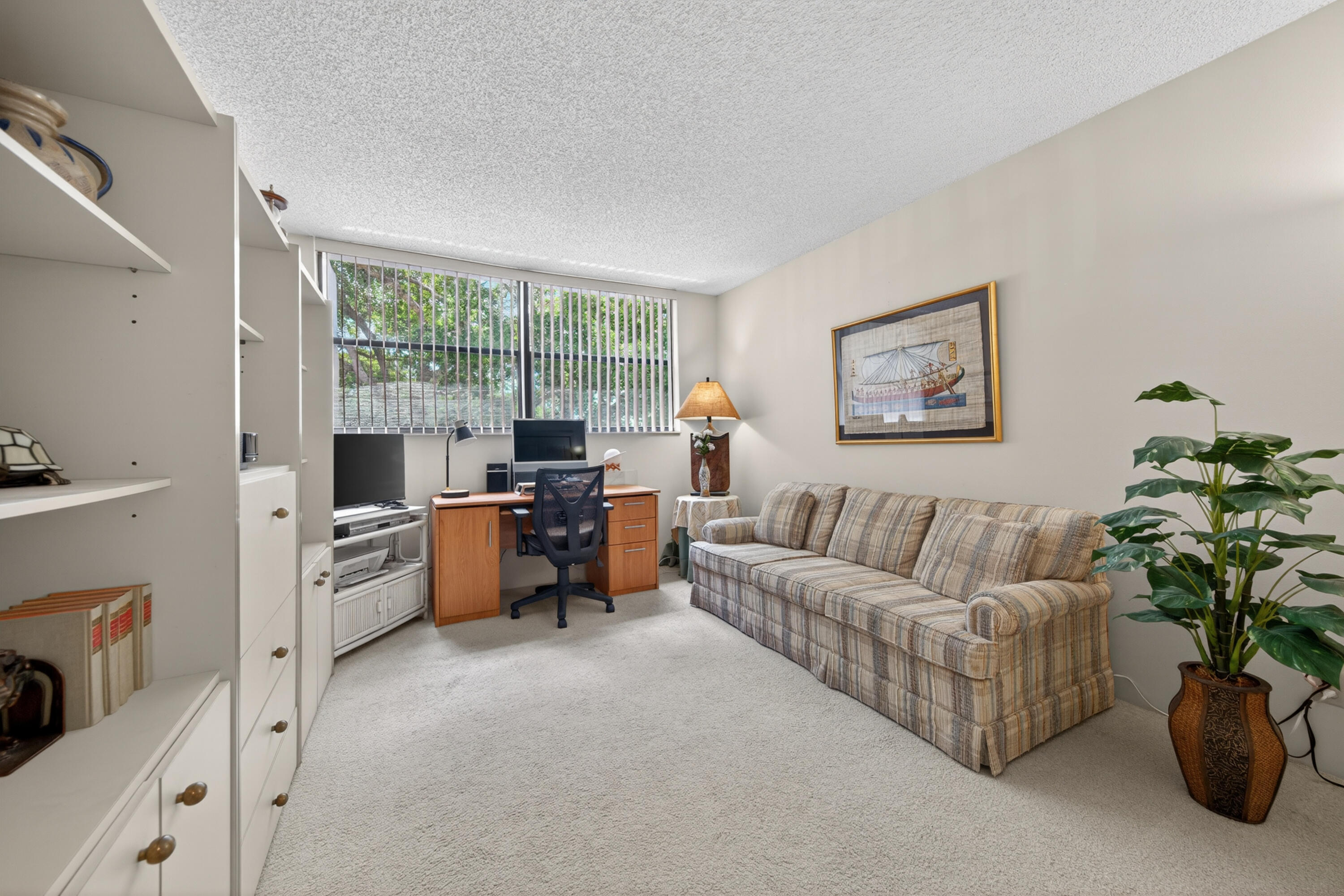 BLDG 7 OF COUNTRY CLUB APTS AT BONAVENTURE AT 32 - Residential