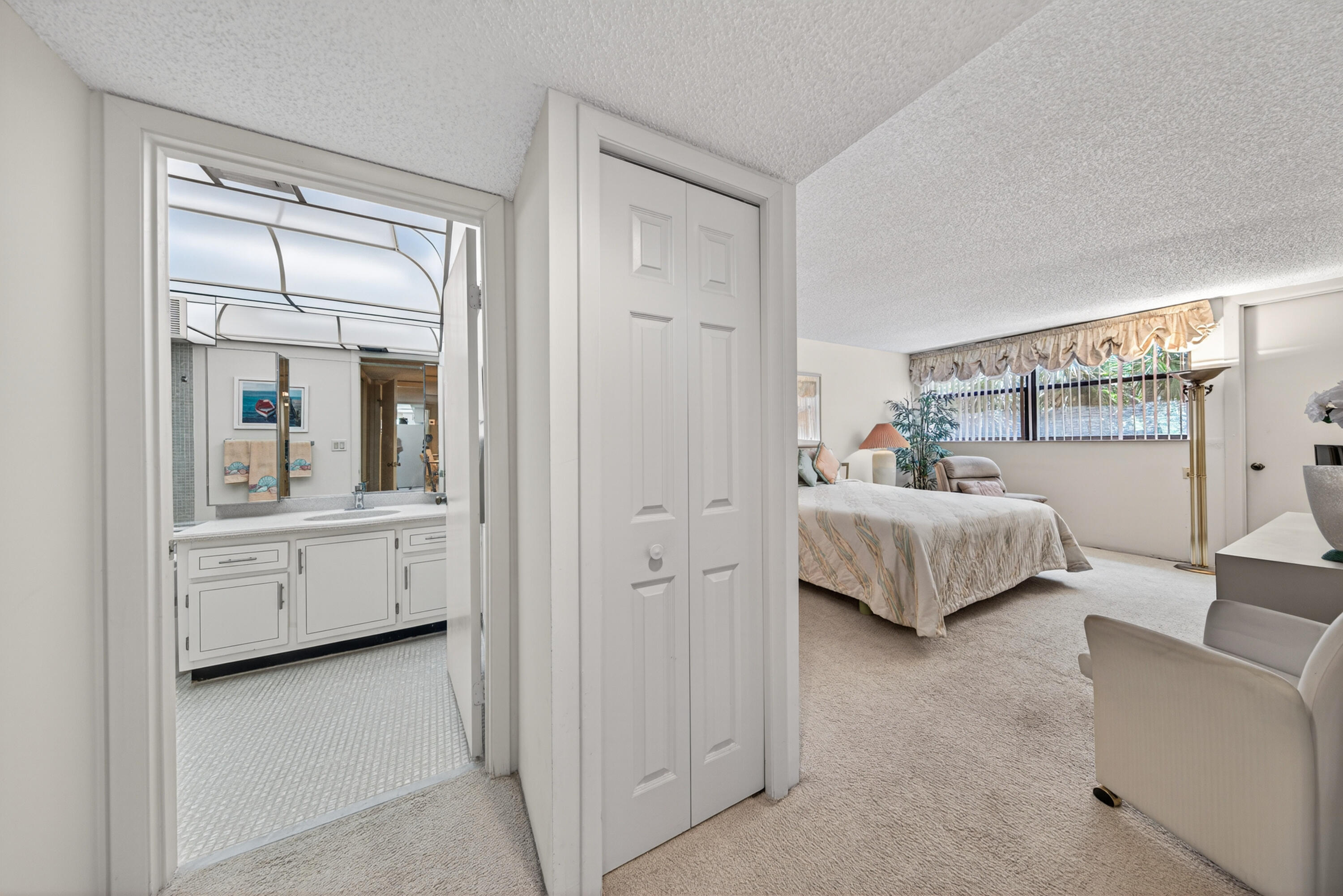 BLDG 7 OF COUNTRY CLUB APTS AT BONAVENTURE AT 32 - Residential