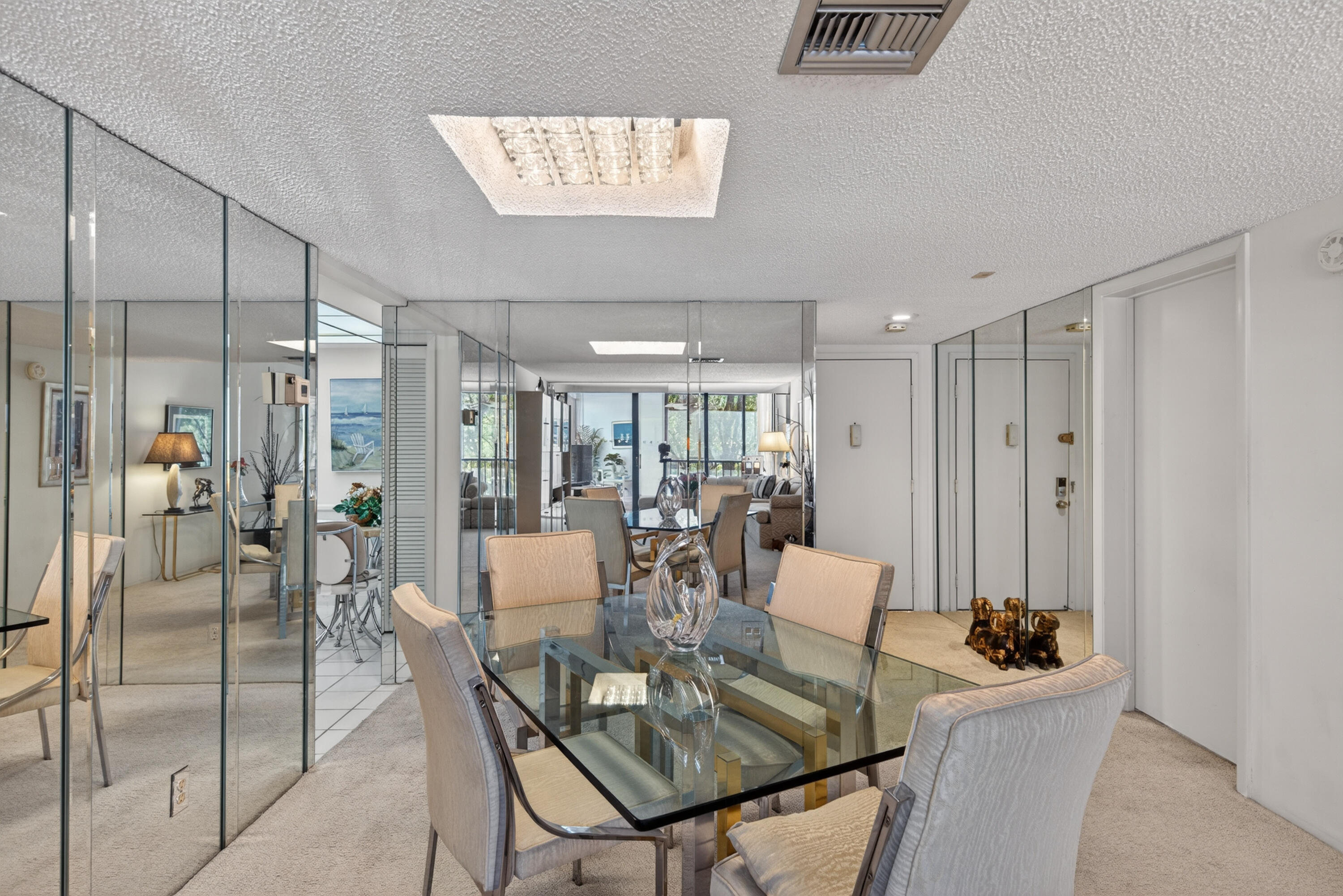 BLDG 7 OF COUNTRY CLUB APTS AT BONAVENTURE AT 32 - Residential