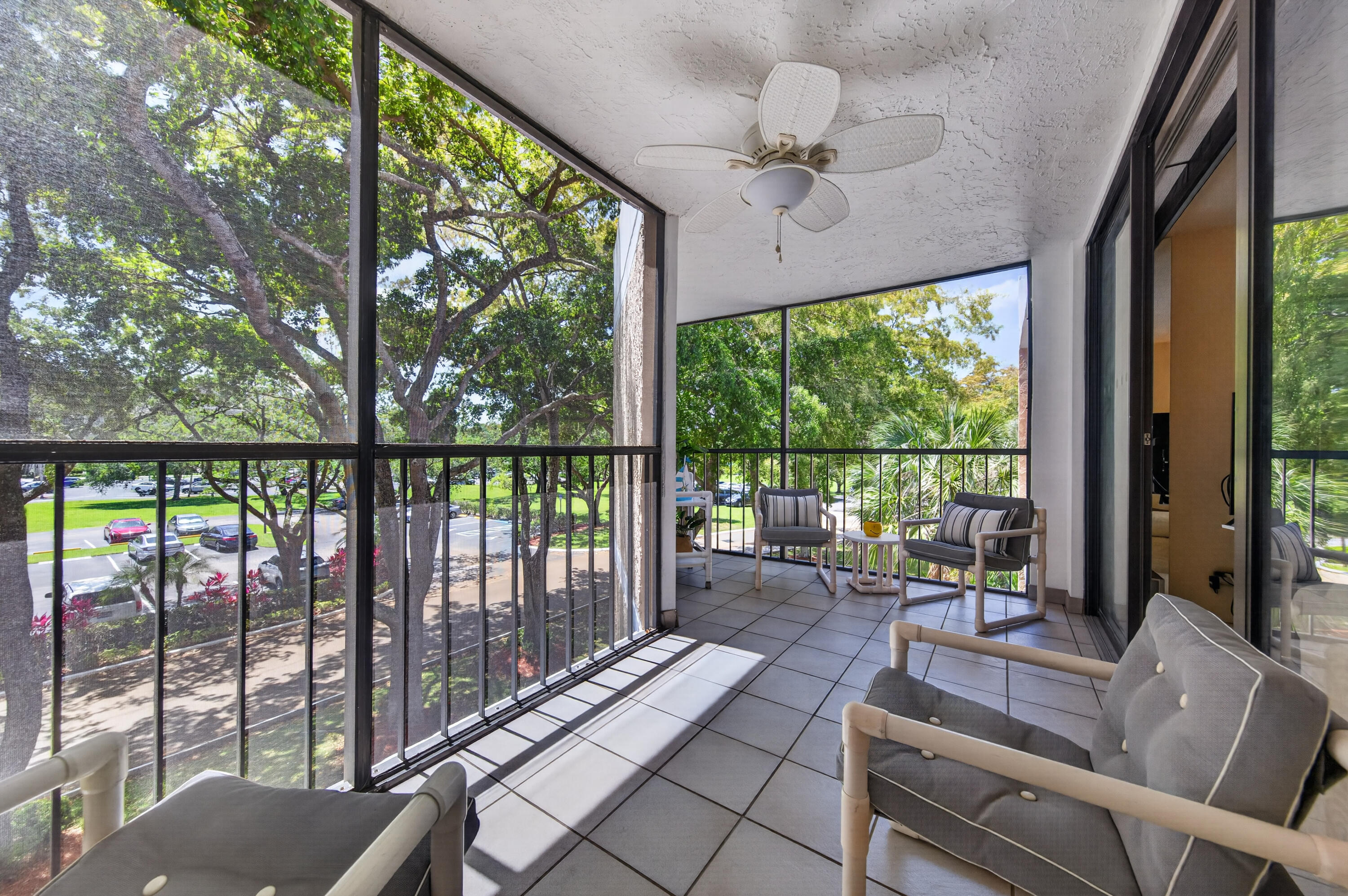 BLDG 7 OF COUNTRY CLUB APTS AT BONAVENTURE AT 32 - Residential