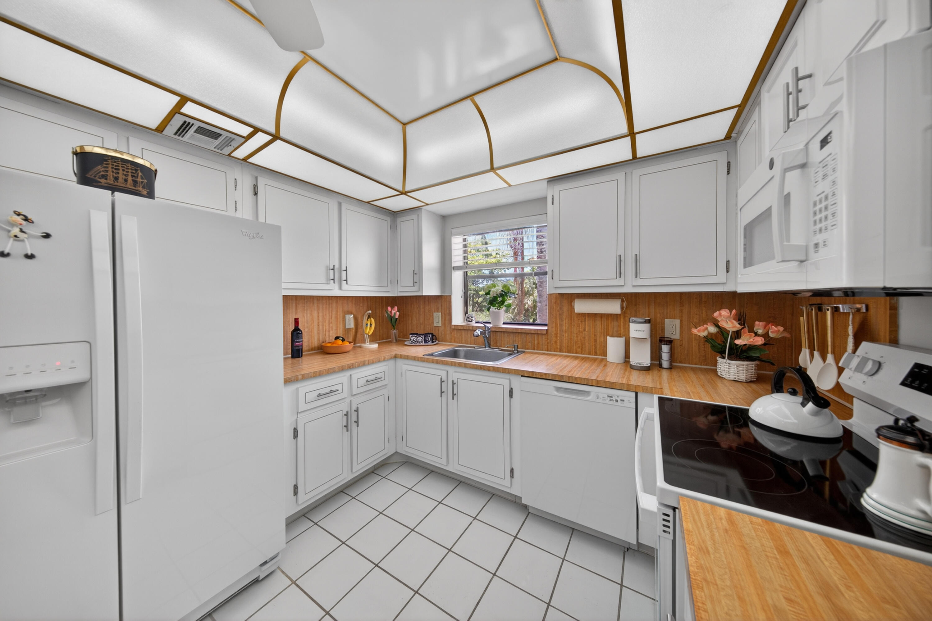 BLDG 7 OF COUNTRY CLUB APTS AT BONAVENTURE AT 32 - Residential