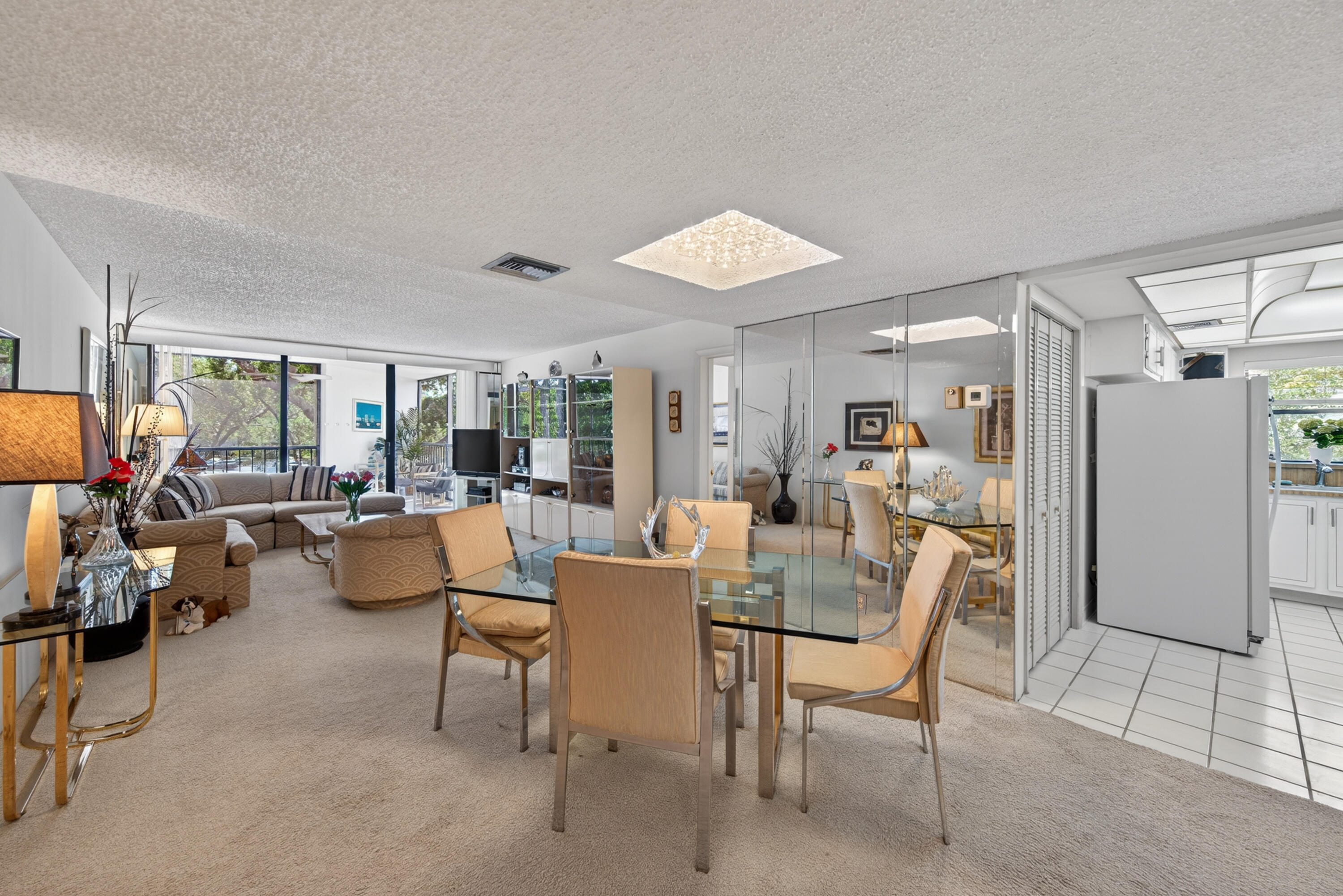 BLDG 7 OF COUNTRY CLUB APTS AT BONAVENTURE AT 32 - Residential