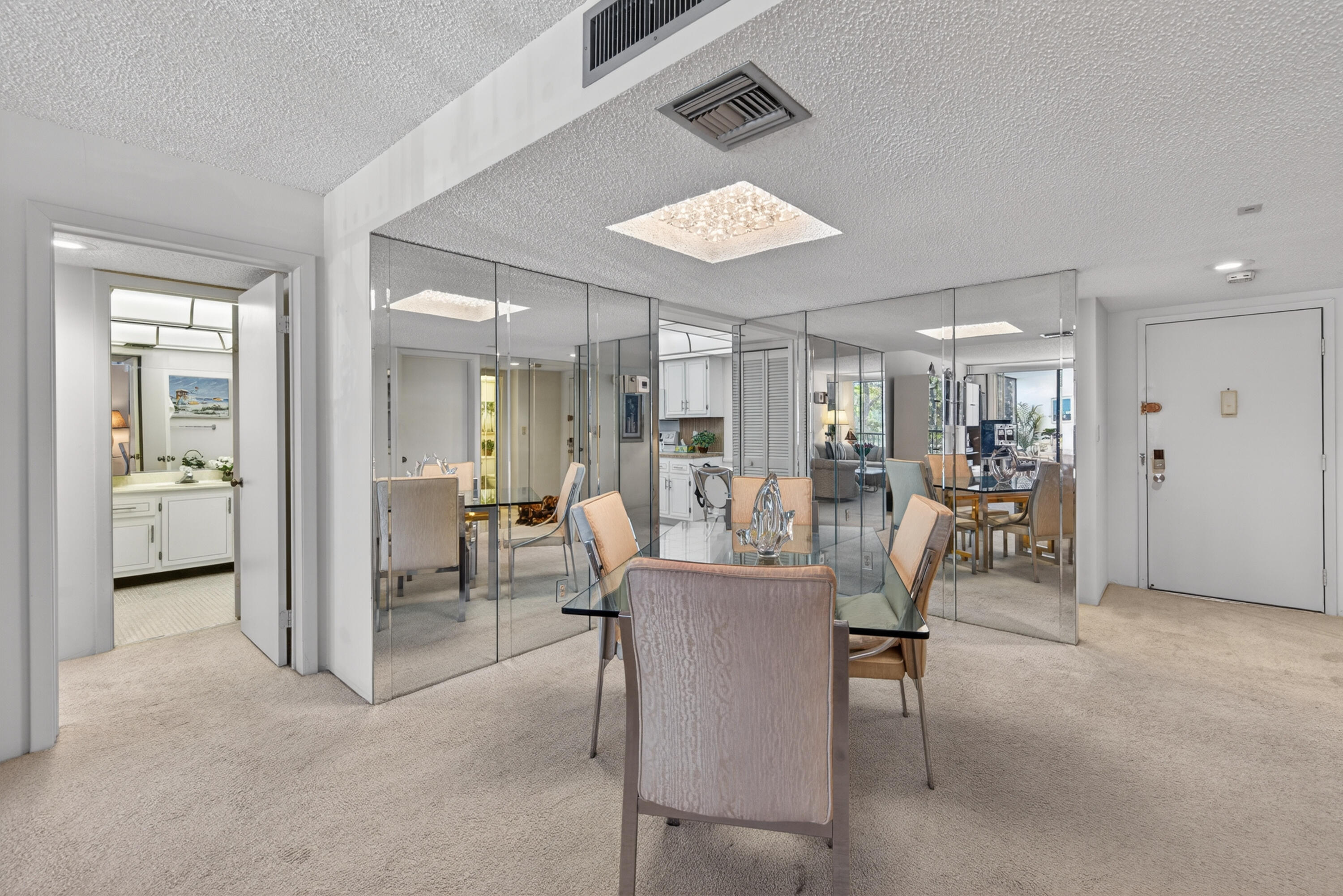 BLDG 7 OF COUNTRY CLUB APTS AT BONAVENTURE AT 32 - Residential