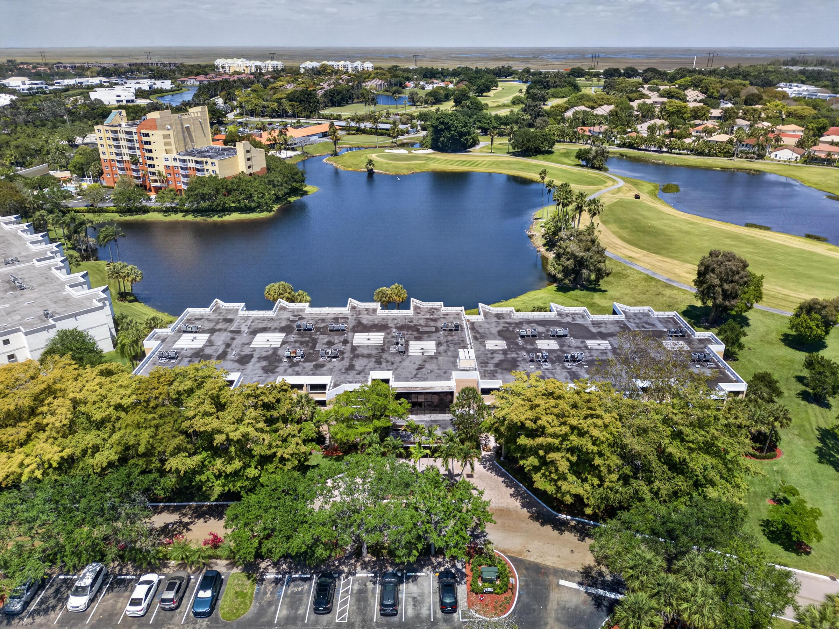 BLDG 7 OF COUNTRY CLUB APTS AT BONAVENTURE AT 32 - Residential