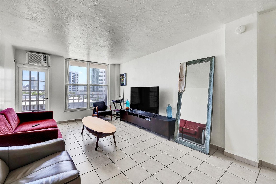 LINCOLN TOWERS CONDO - Residential