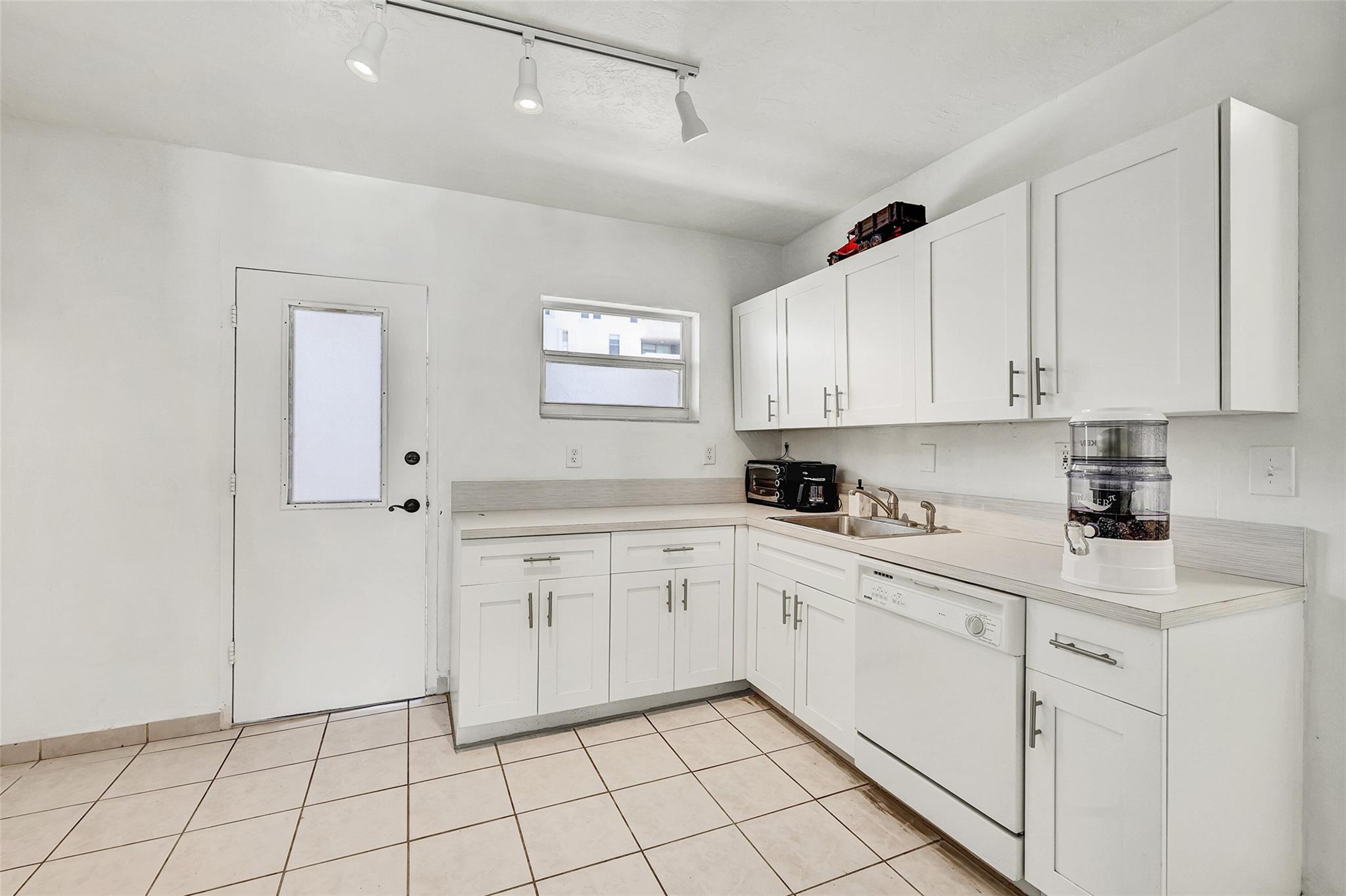 LINCOLN TOWERS CONDO - Residential