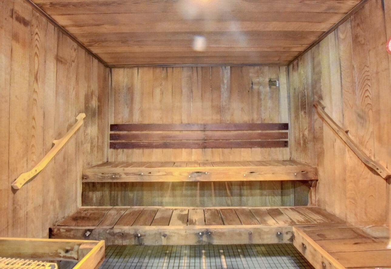 LAKE CLARKE GARDENS CONDO 3 - Residential