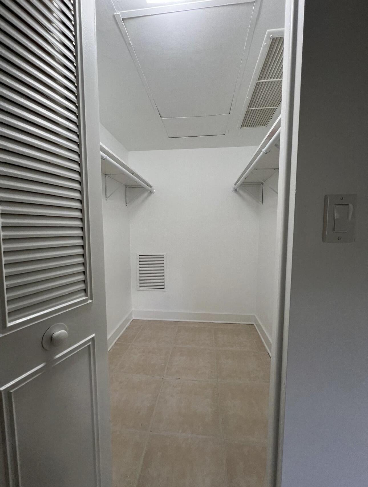 LAKE CLARKE GARDENS CONDO 3 - Residential