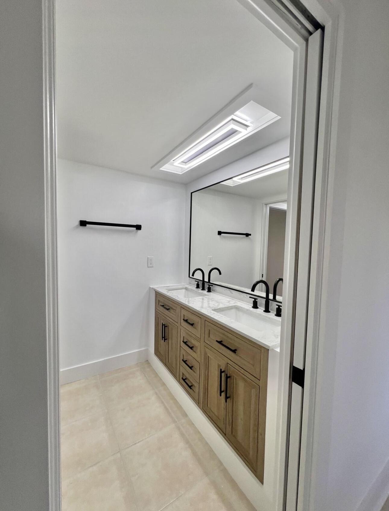 LAKE CLARKE GARDENS CONDO 3 - Residential