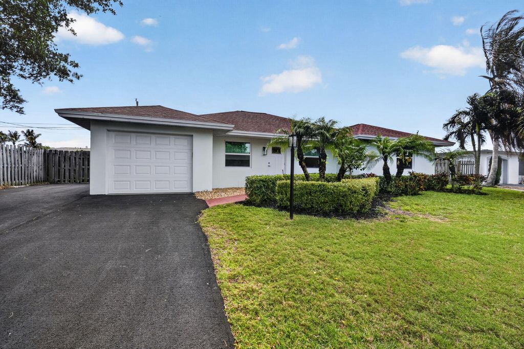 Photo of 364 Venus Avenue, Jupiter, FL 33469 (MLS # B26015314)