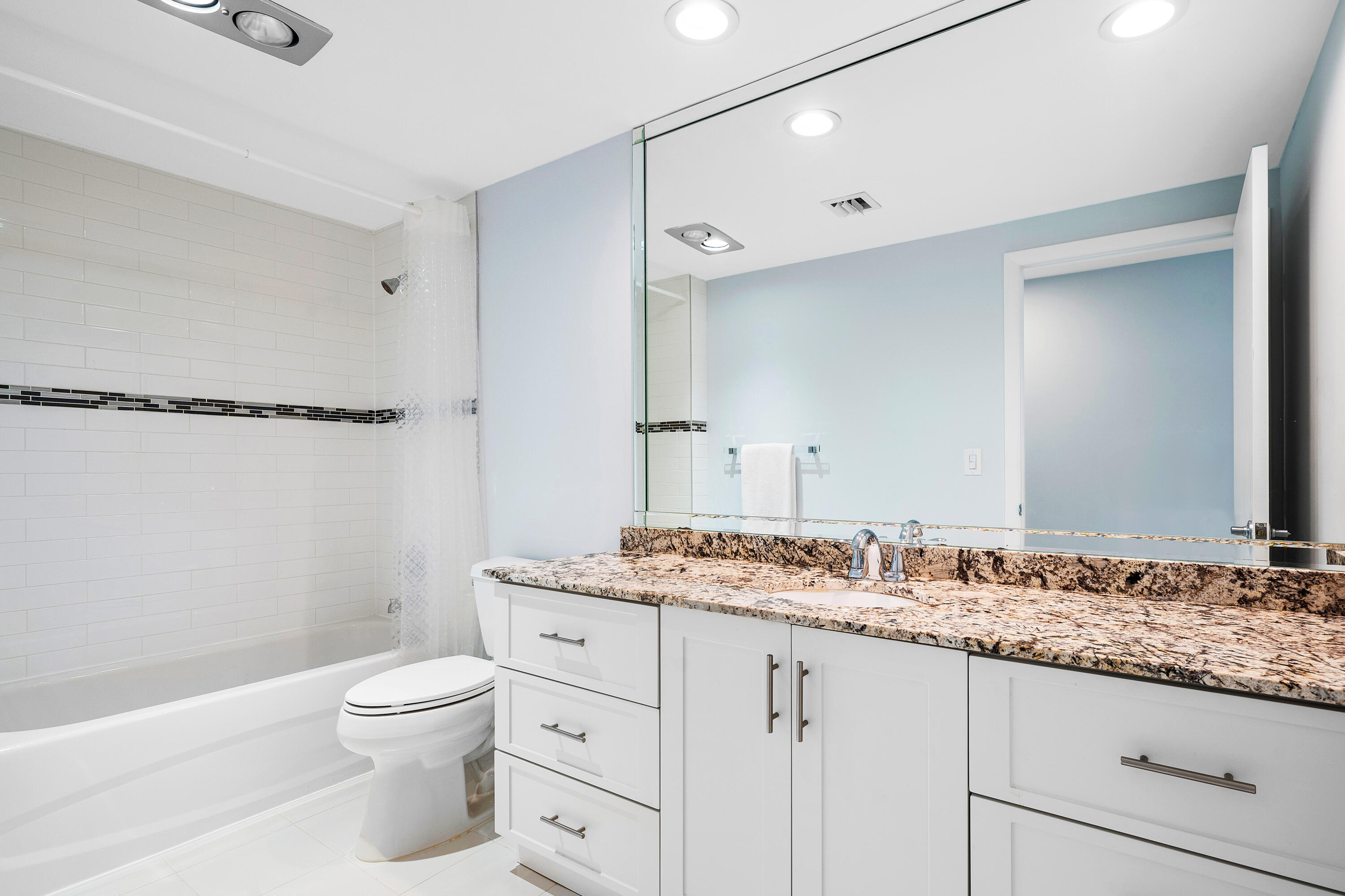 TWENTY ONE HUNDRED CONDO - Residential