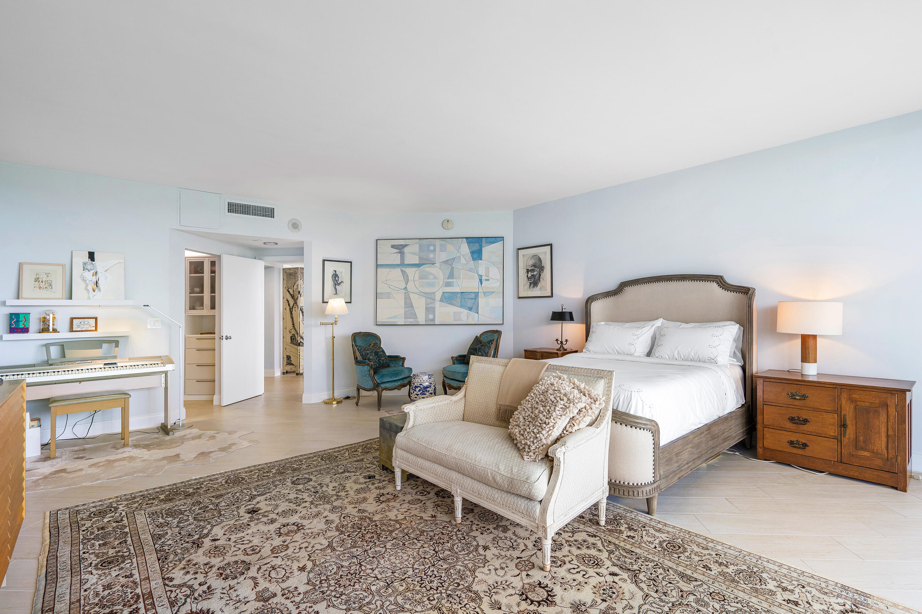 TWENTY ONE HUNDRED CONDO - Residential