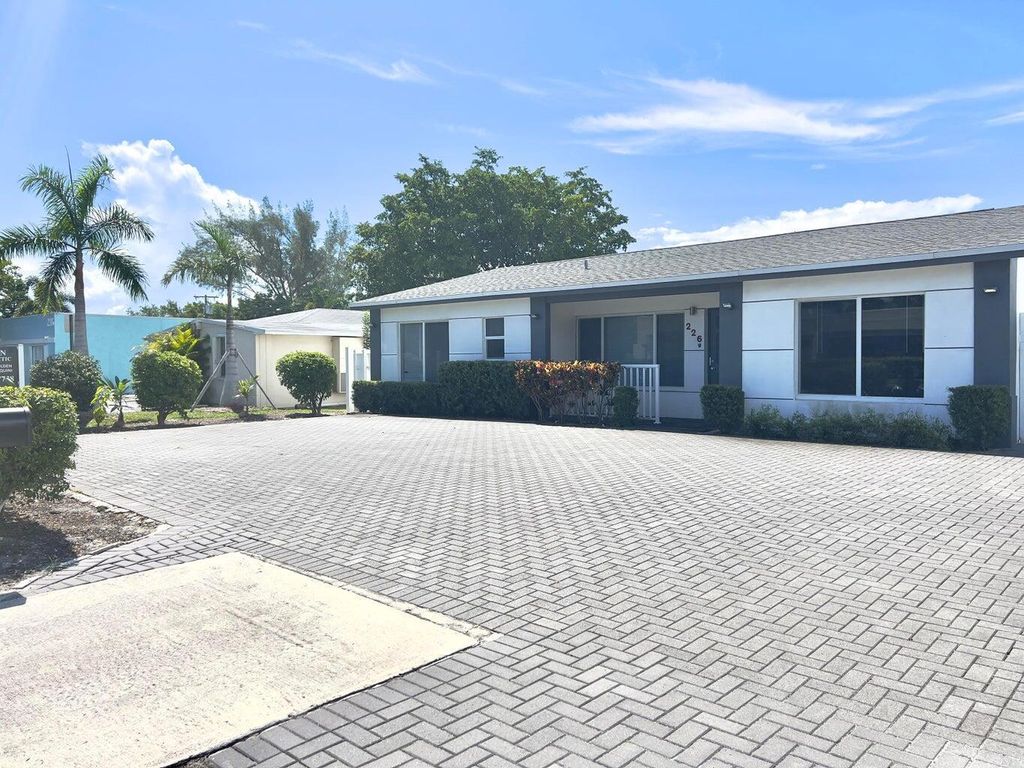 Photo of 226 SE 23rd Avenue SE, Boynton Beach, FL 33435 (MLS # R11036084)