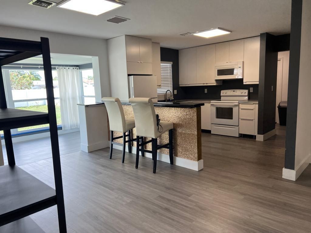 Photo of 226 SE 23rd Avenue SE, Boynton Beach, FL 33435 (MLS # R11036084)