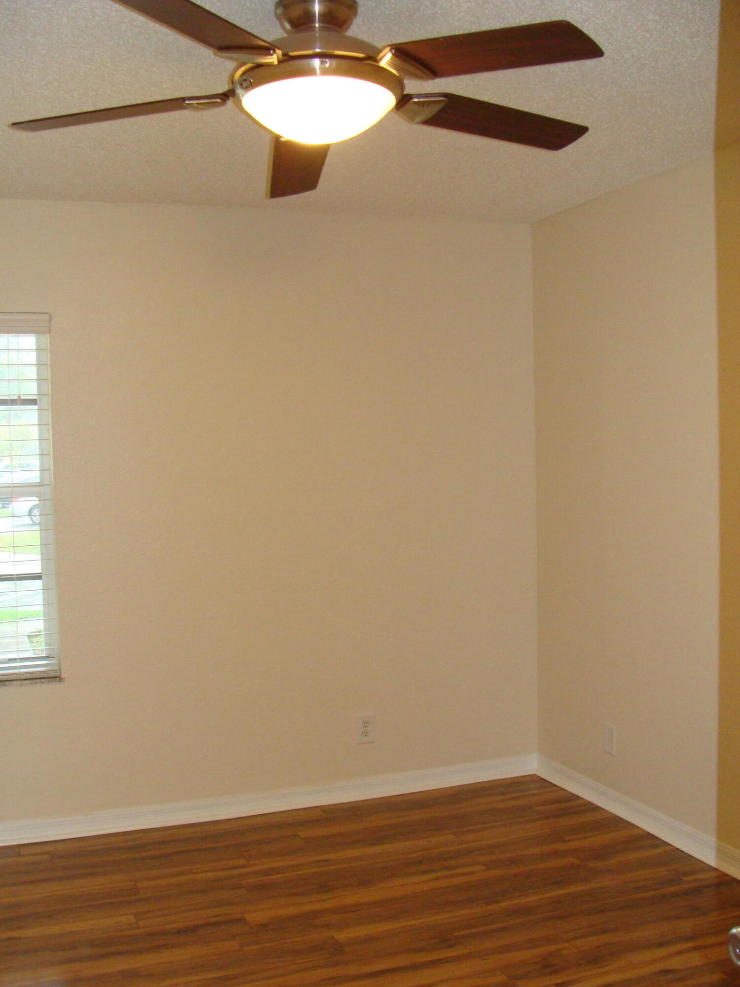 PINE HOLLOW II CONDO - Residential Lease