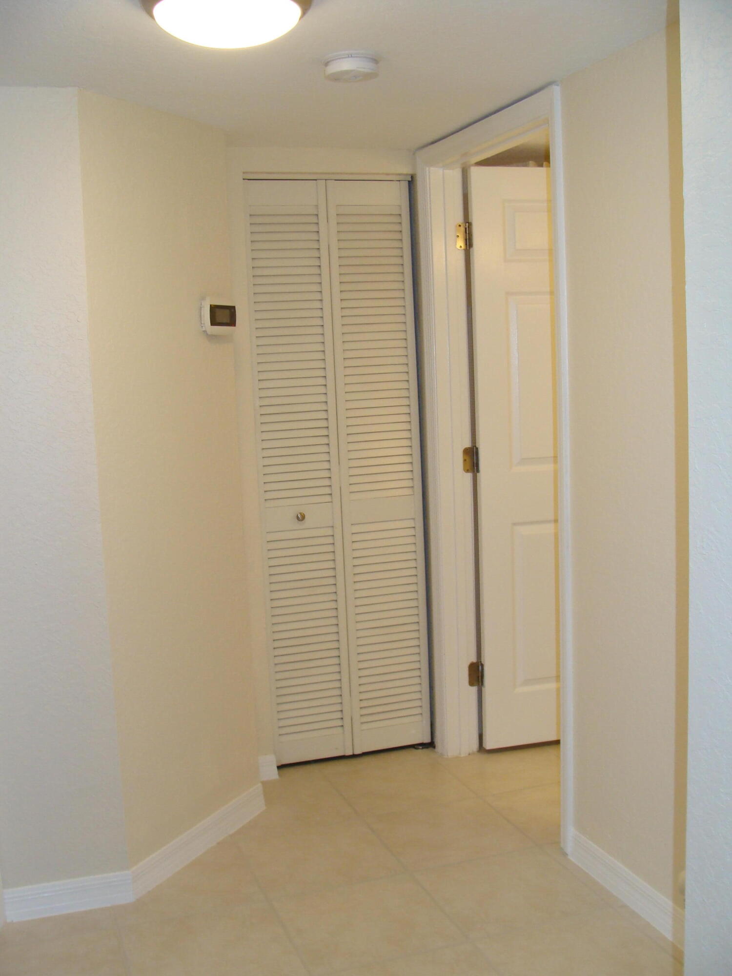 PINE HOLLOW II CONDO - Residential Lease