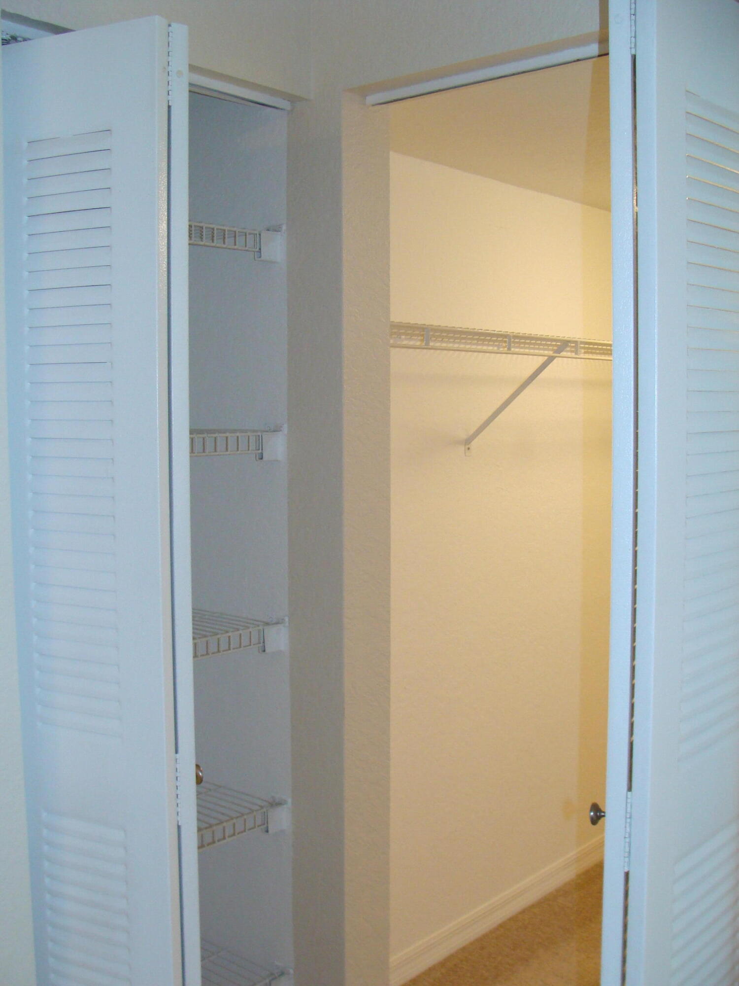 PINE HOLLOW II CONDO - Residential Lease