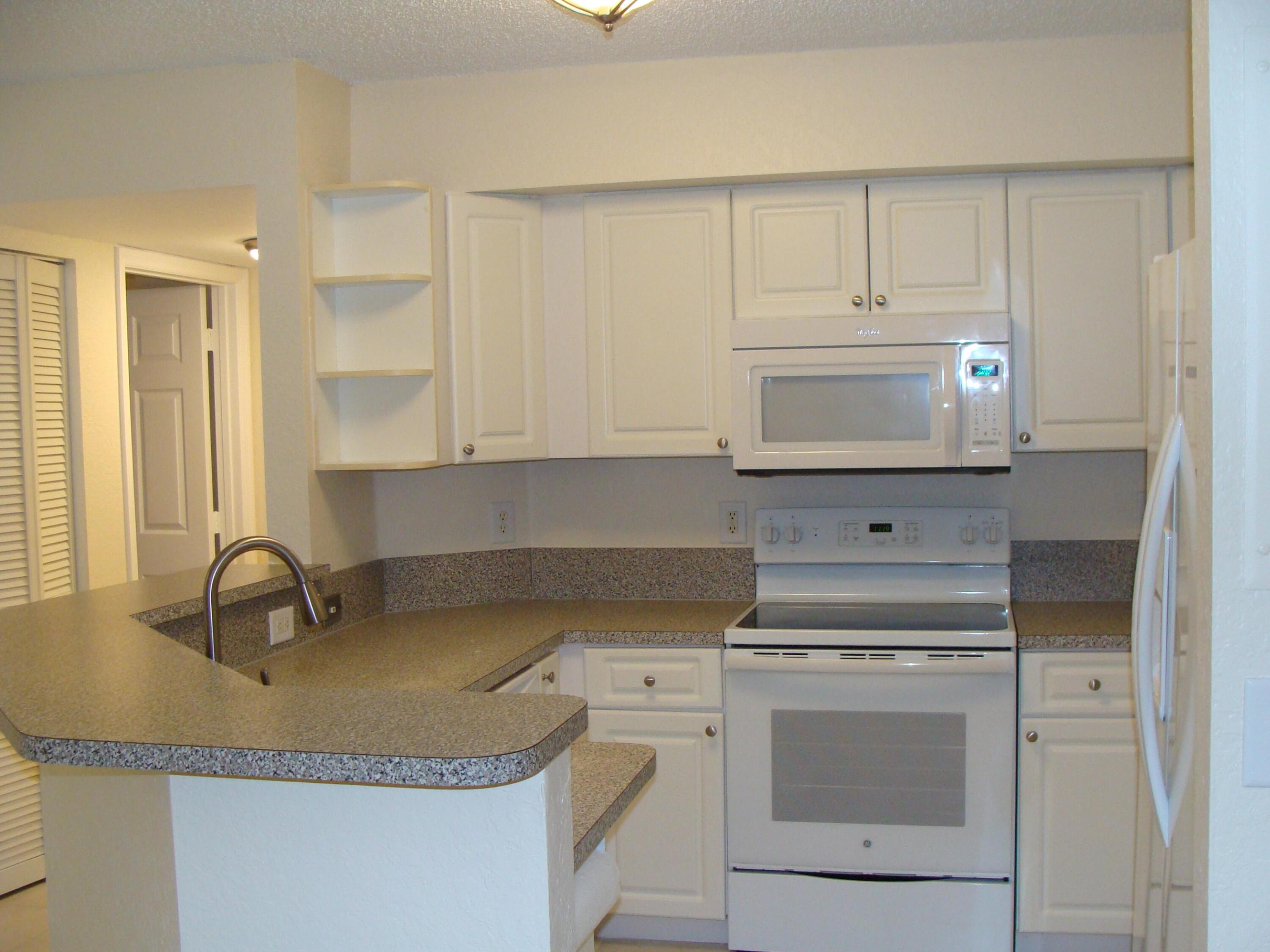 4235 S 57th Avenue 102e