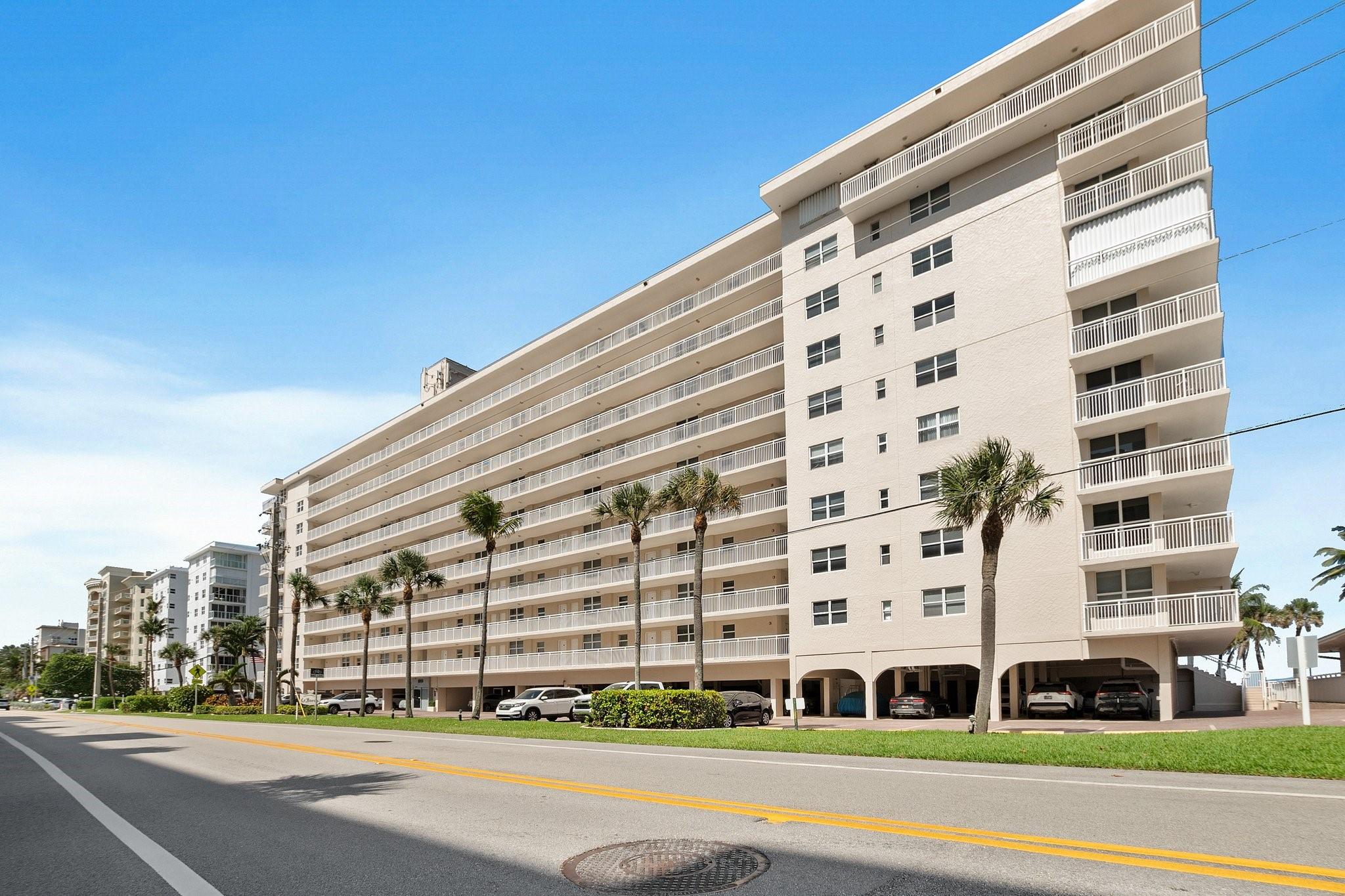 1051 Hillsboro Mile 305E