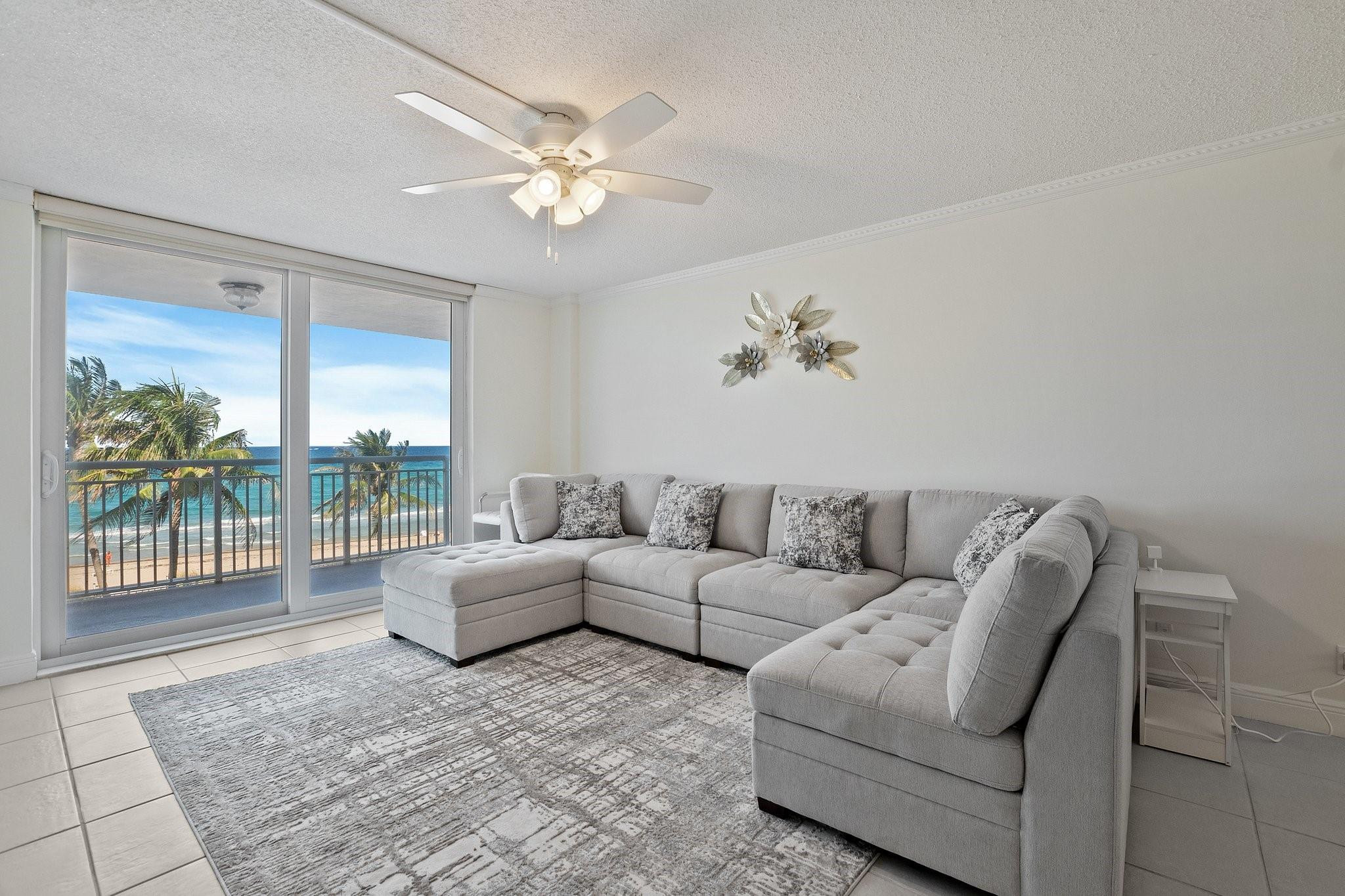 1051 Hillsboro Mile 305E