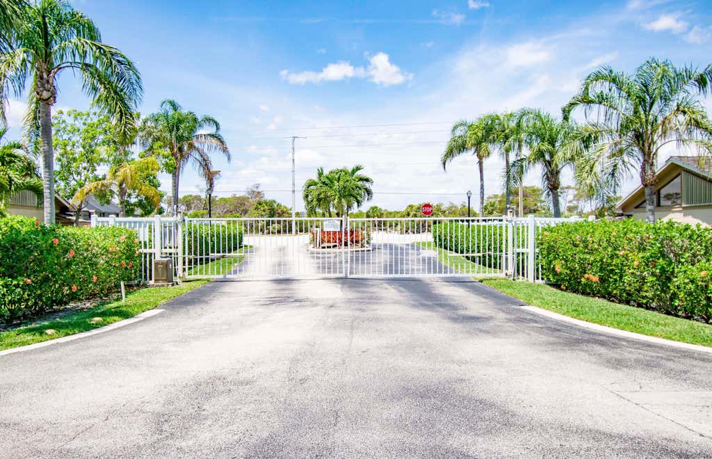 Photo of 1801 S Us Highway 1 #5a, Jupiter, FL 33477 (MLS # B26061156)