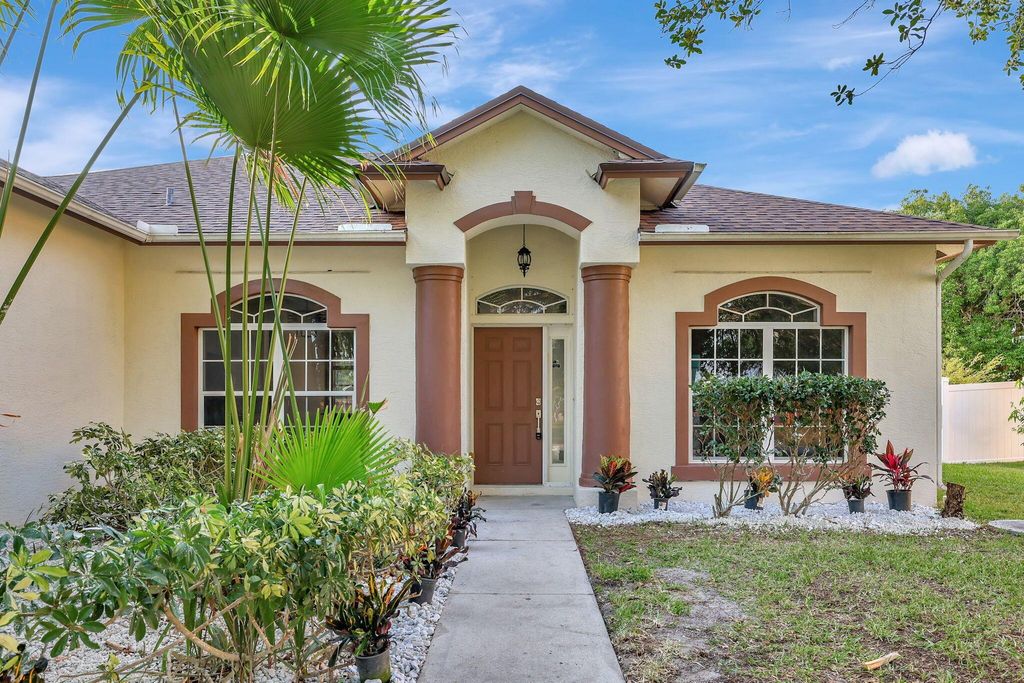 Photo of 849 SW Nichols Ter, Port Saint Lucie, FL 34953 (MLS # R10986571)