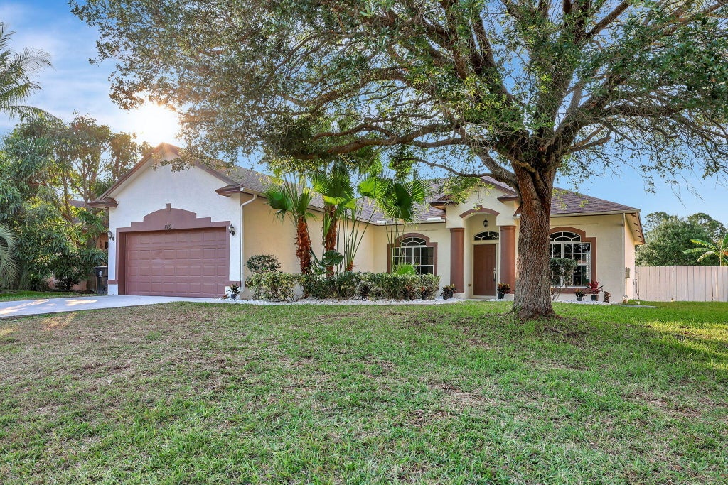 Photo of 849 SW Nichols Ter, Port Saint Lucie, FL 34953 (MLS # R10986571)