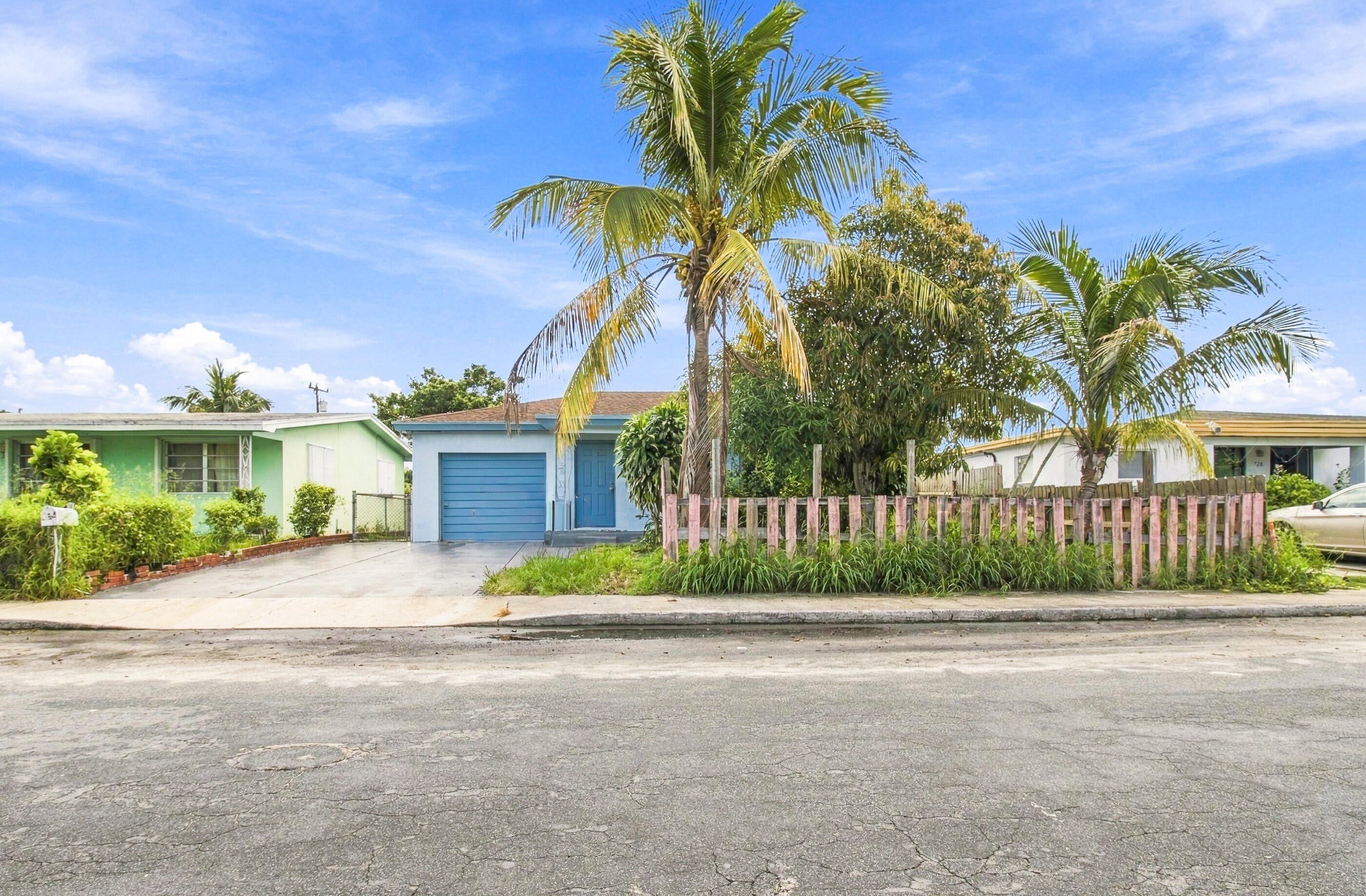 View photos, virtual tours, details... 724 S D Street