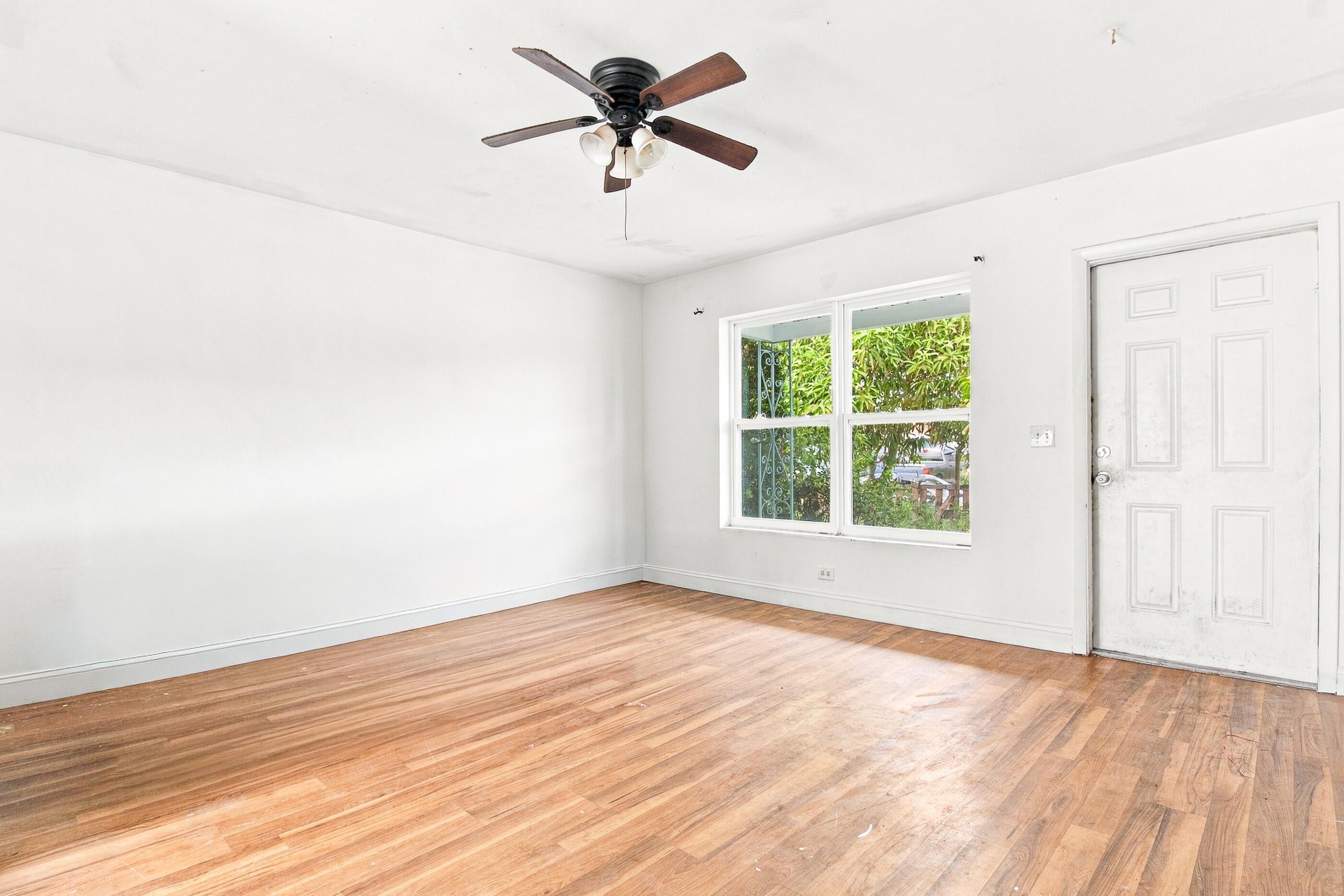 View photos, virtual tours, details... 724 S D Street