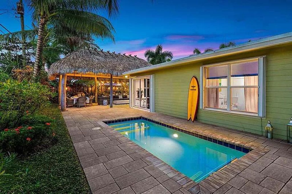 Photo of 5 Beverly Road W, Jupiter, FL 33469 (MLS # R11125633)