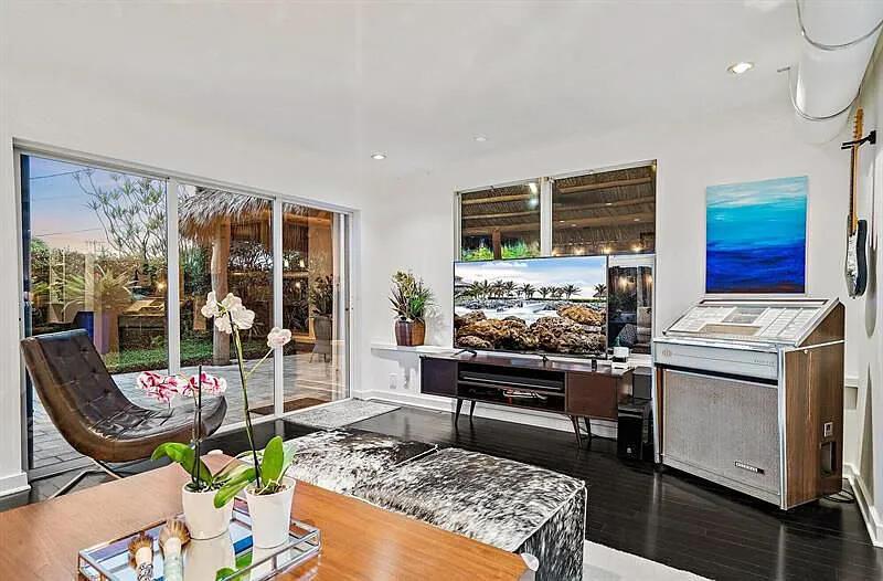5 Beverly Road W